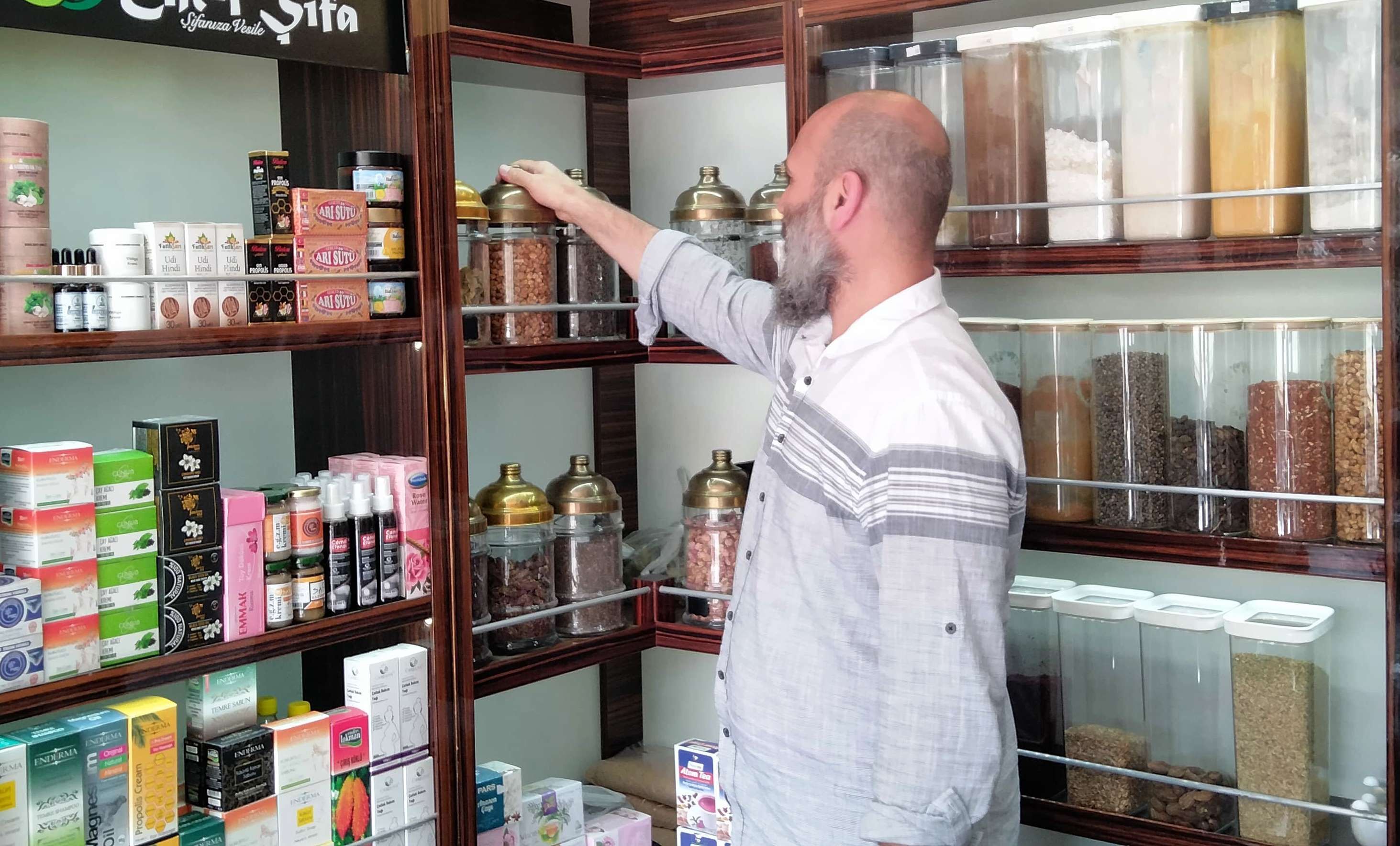 Aydın’da aktarlar eczanelerle yarışıyor