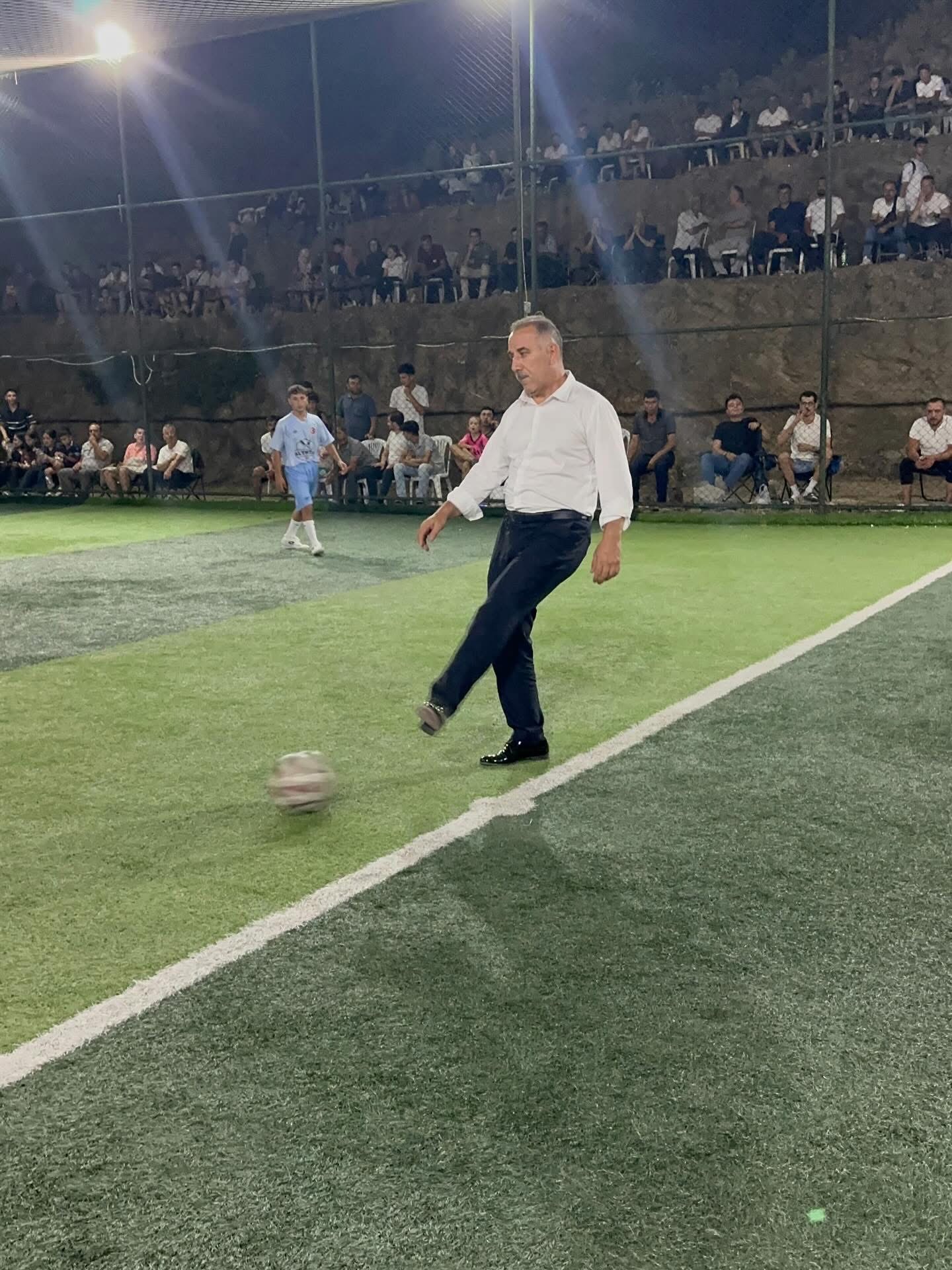 Protokol üyeleri turnuva coşkusuna ortak oldu