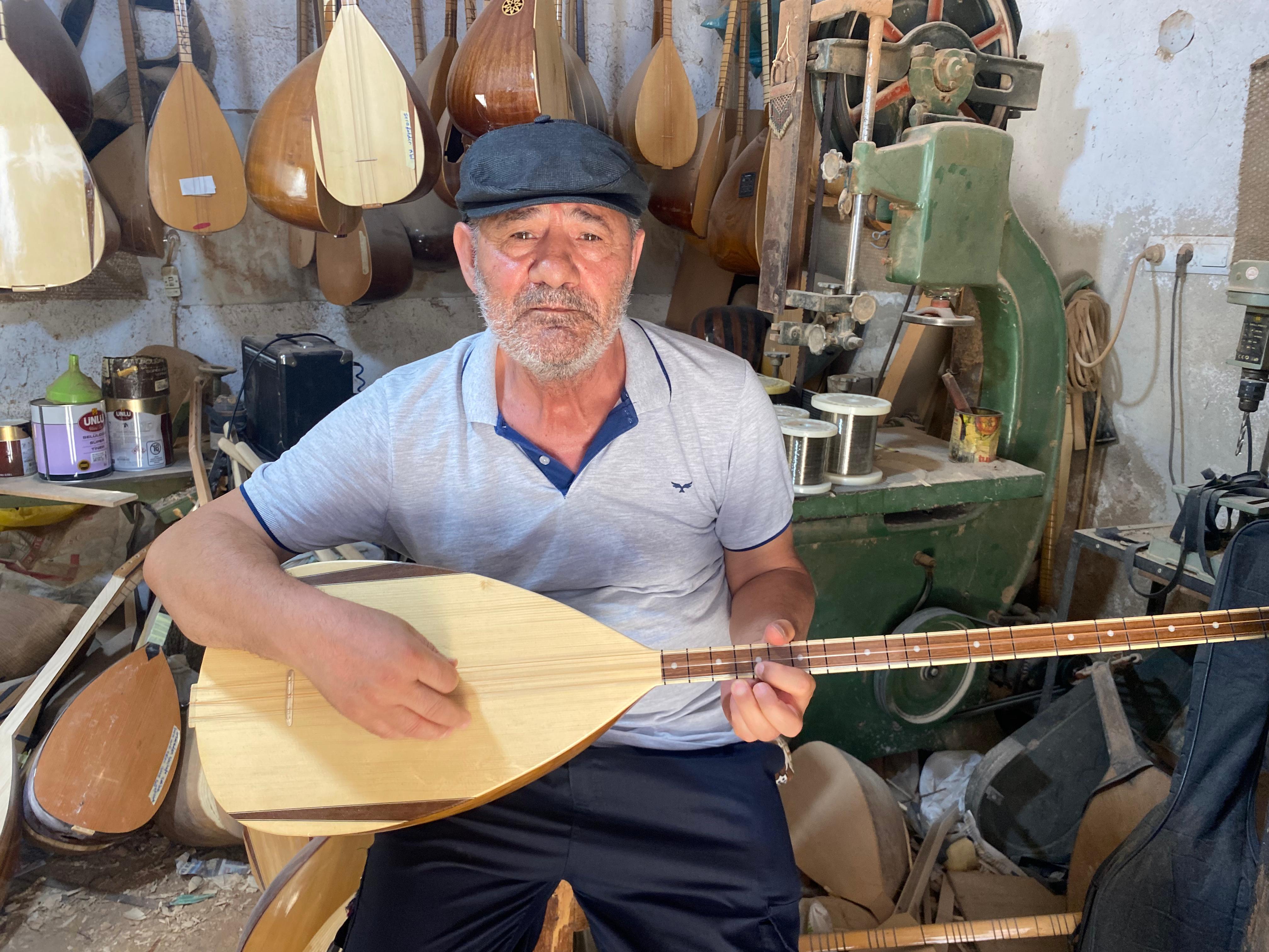 Aydın'da saz hayatının anlamı oldu: 4 kuşaktır süren geleneği sürdürüyor