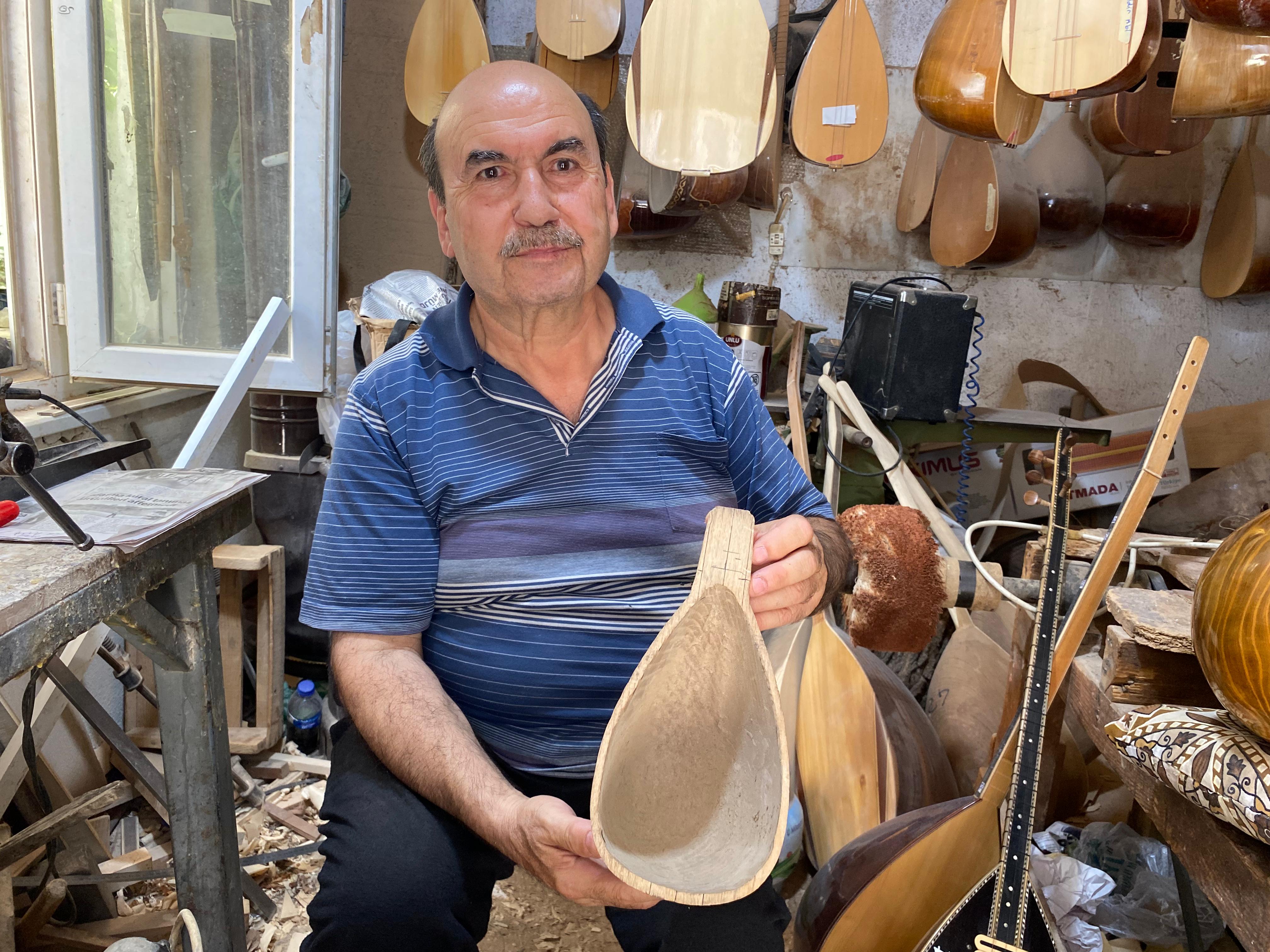Aydın'da saz hayatının anlamı oldu: 4 kuşaktır süren geleneği sürdürüyor