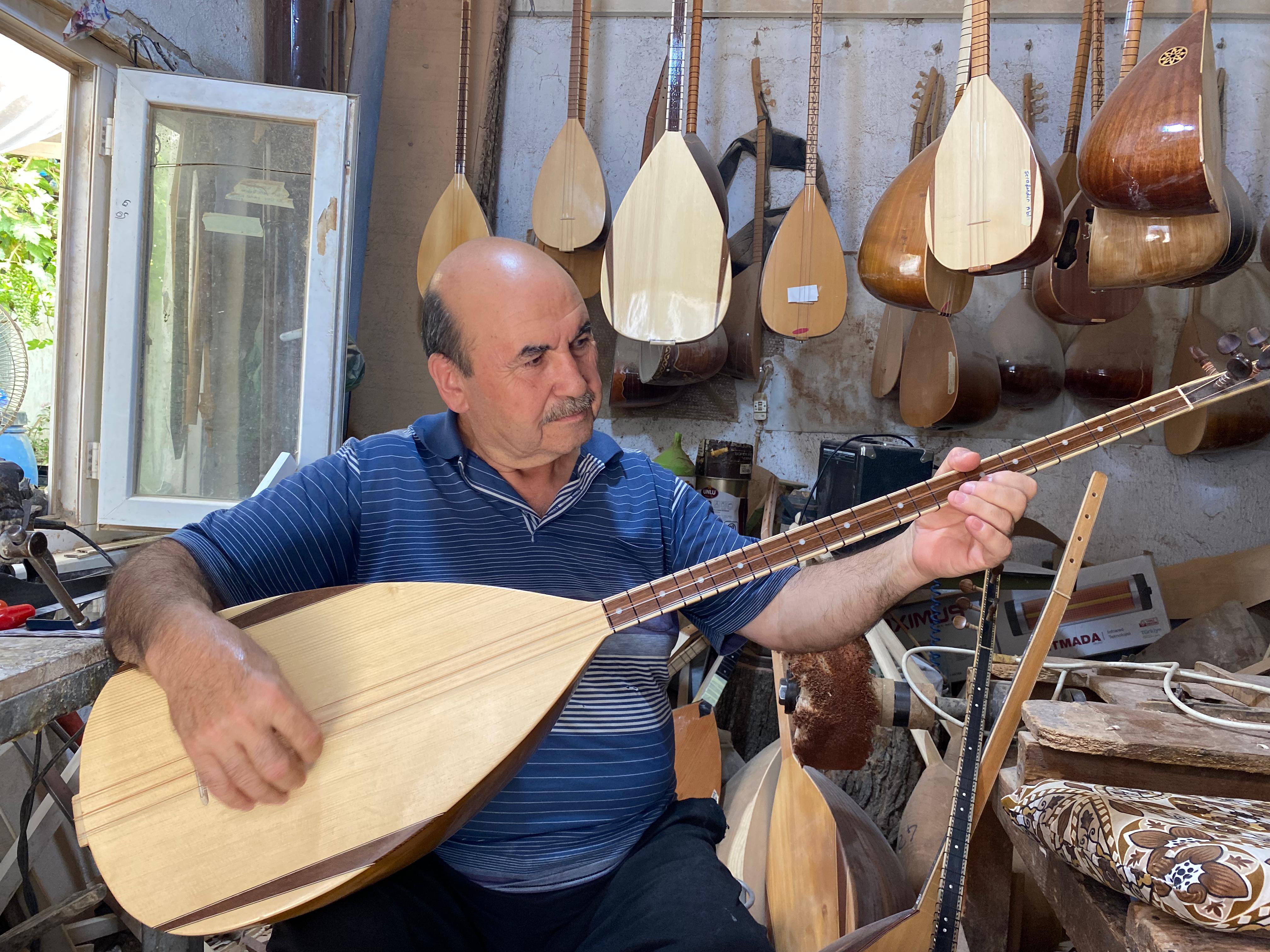 Aydın'da saz hayatının anlamı oldu: 4 kuşaktır süren geleneği sürdürüyor