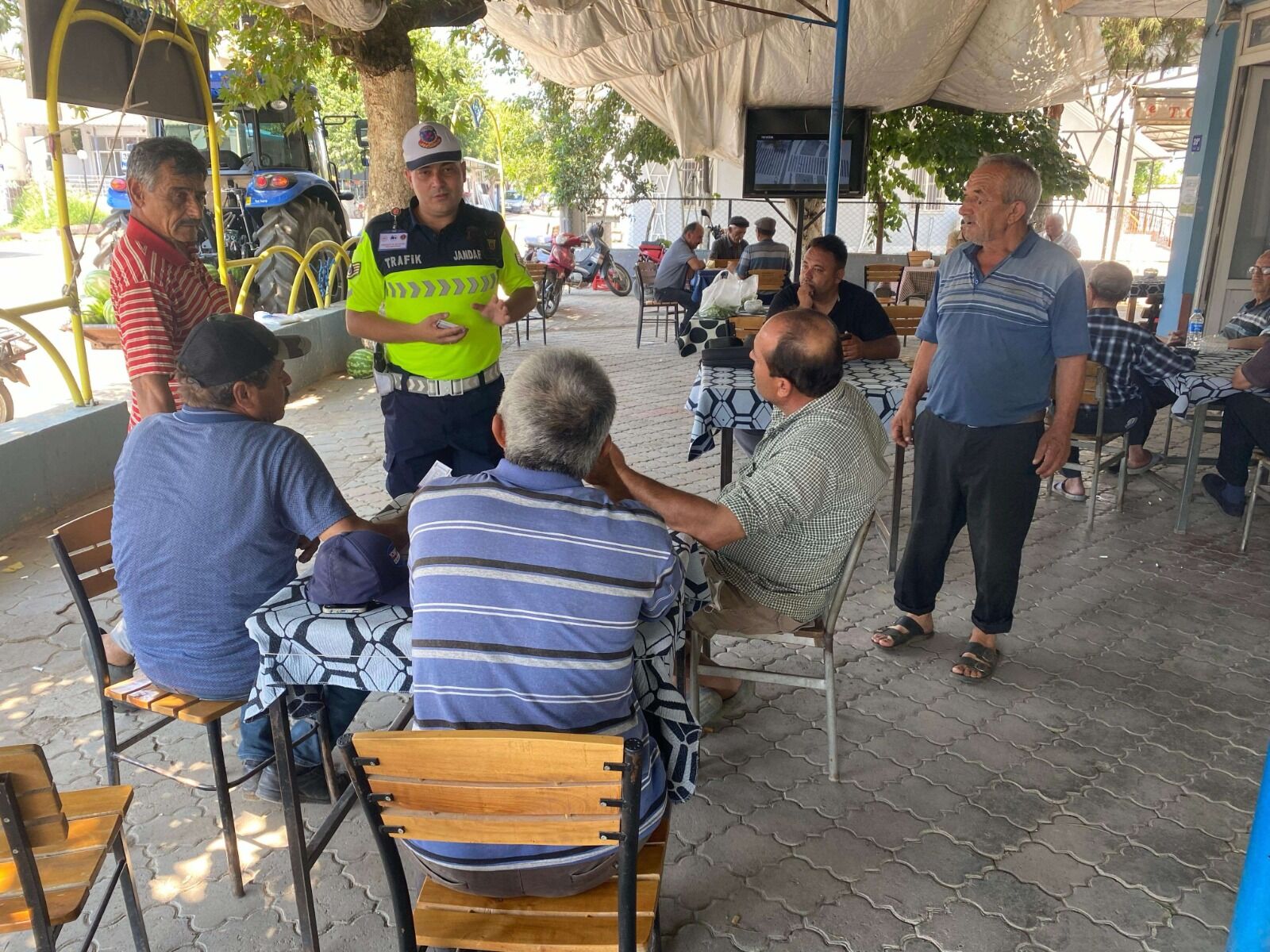Aydinda Trafik Kazalari Icin Onlem Kahvehanelerde Bilgilendirici Brosur Dagitildi 586464 C32B4430E97927233Da84B26Efd601Fa