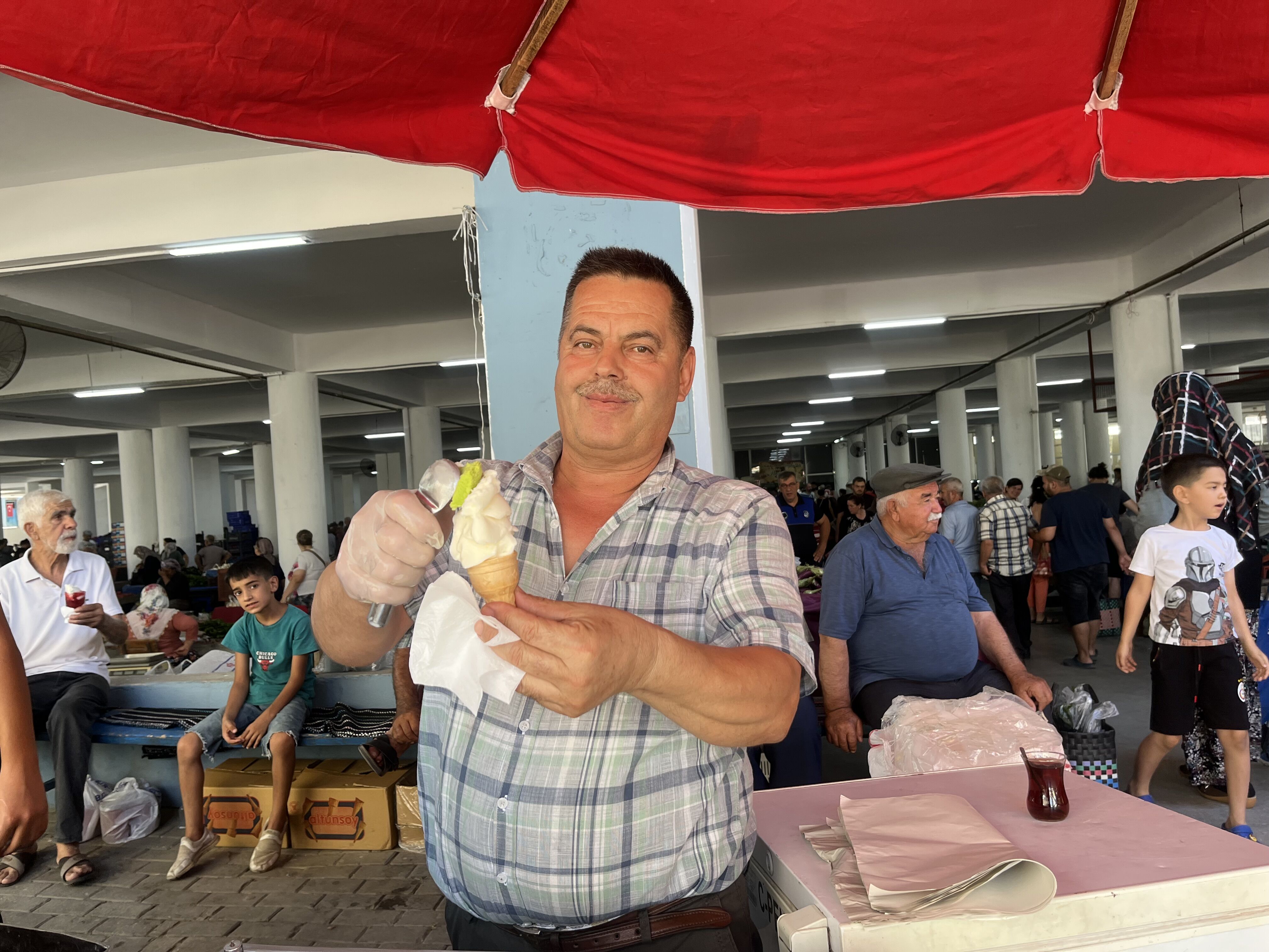 Aydinli Baba 38 Yillik Dondurma Isi Ile 2 Kizini Okuttu 585777 F5253Aac1445Bca68Fa3B46Dae240Ec9