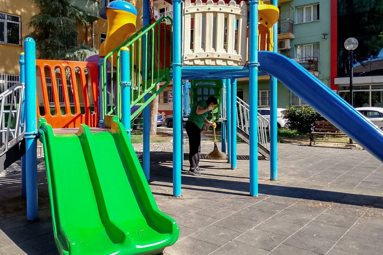 Baskan Yetiskinle Parklar Yenileniyor Cocuklar Guvenle Oynuyor 580159 31C710Cd38Bd4E011B3077Eaedff824B