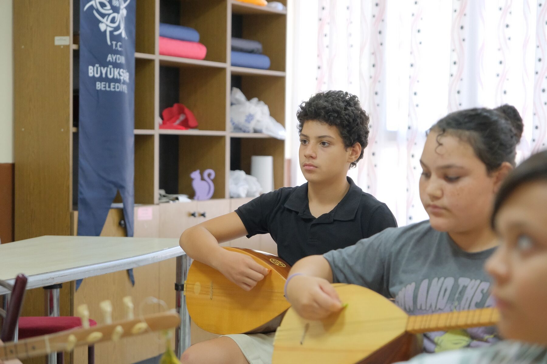 Cercioglundan Genclere Kulturel Destek Yaz Kurslariyla Baglama Ogreniyorlar 586922 B93F4Bf8D1Af56E35E69Aa43Da985F93