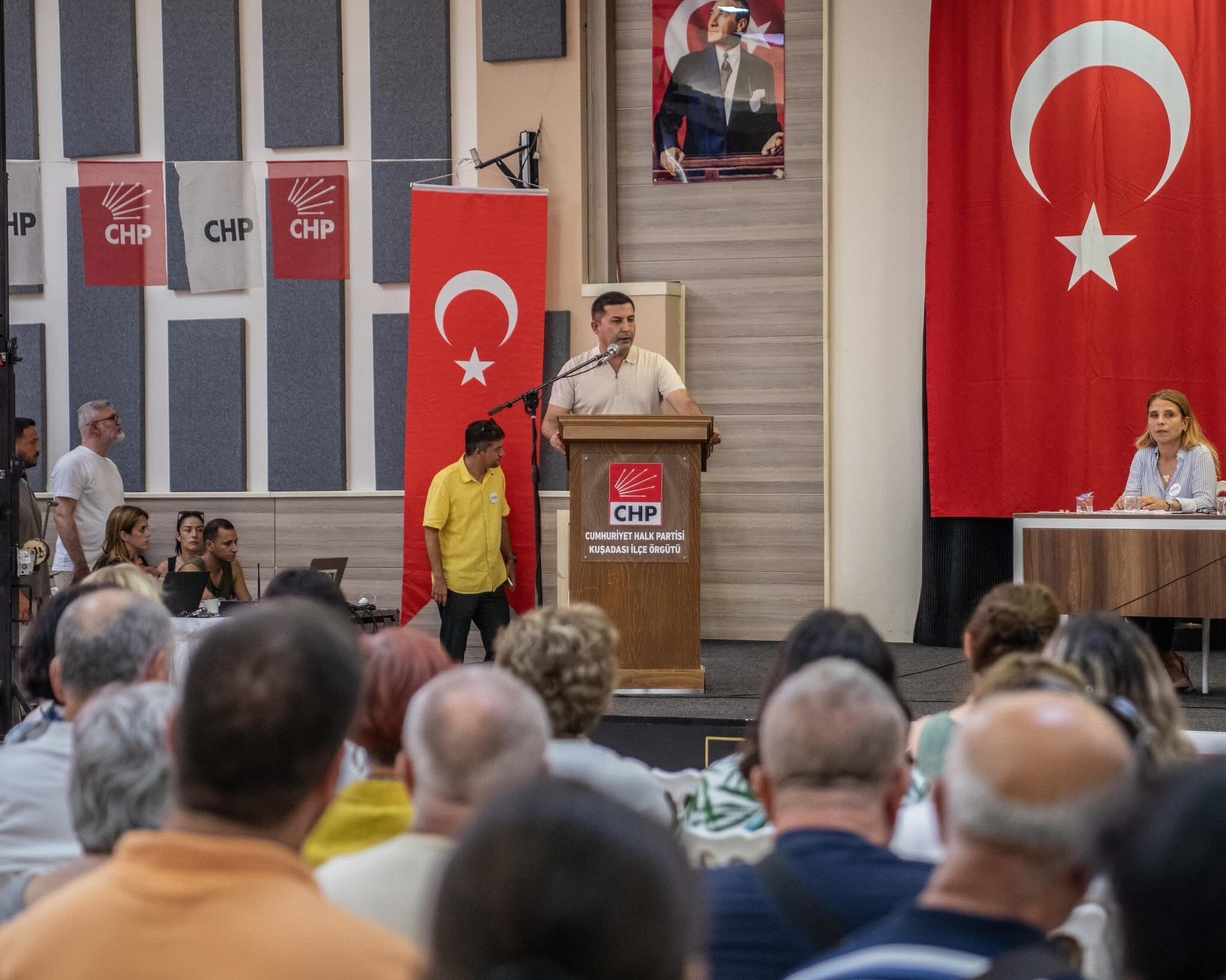 Chp Kusadasinda Birliktelik Mesaji Baskan Gunelden Partililere Coskulu Cagri 584836 019C7B7E4F27Bfe0B2Dff09B61Bf8C54