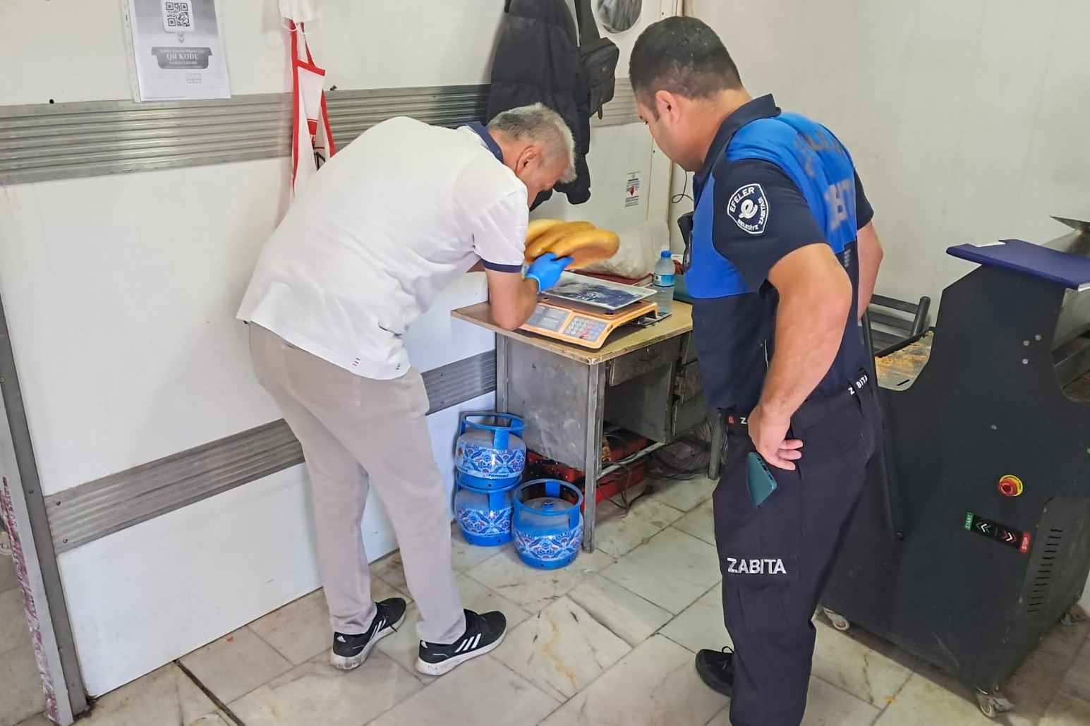 Efeler Belediyesi Zabita Ekiplerinden Firinlarda Siki Denetim 587767 12Cd7Ab79325F770541Bac6A10958Ef9