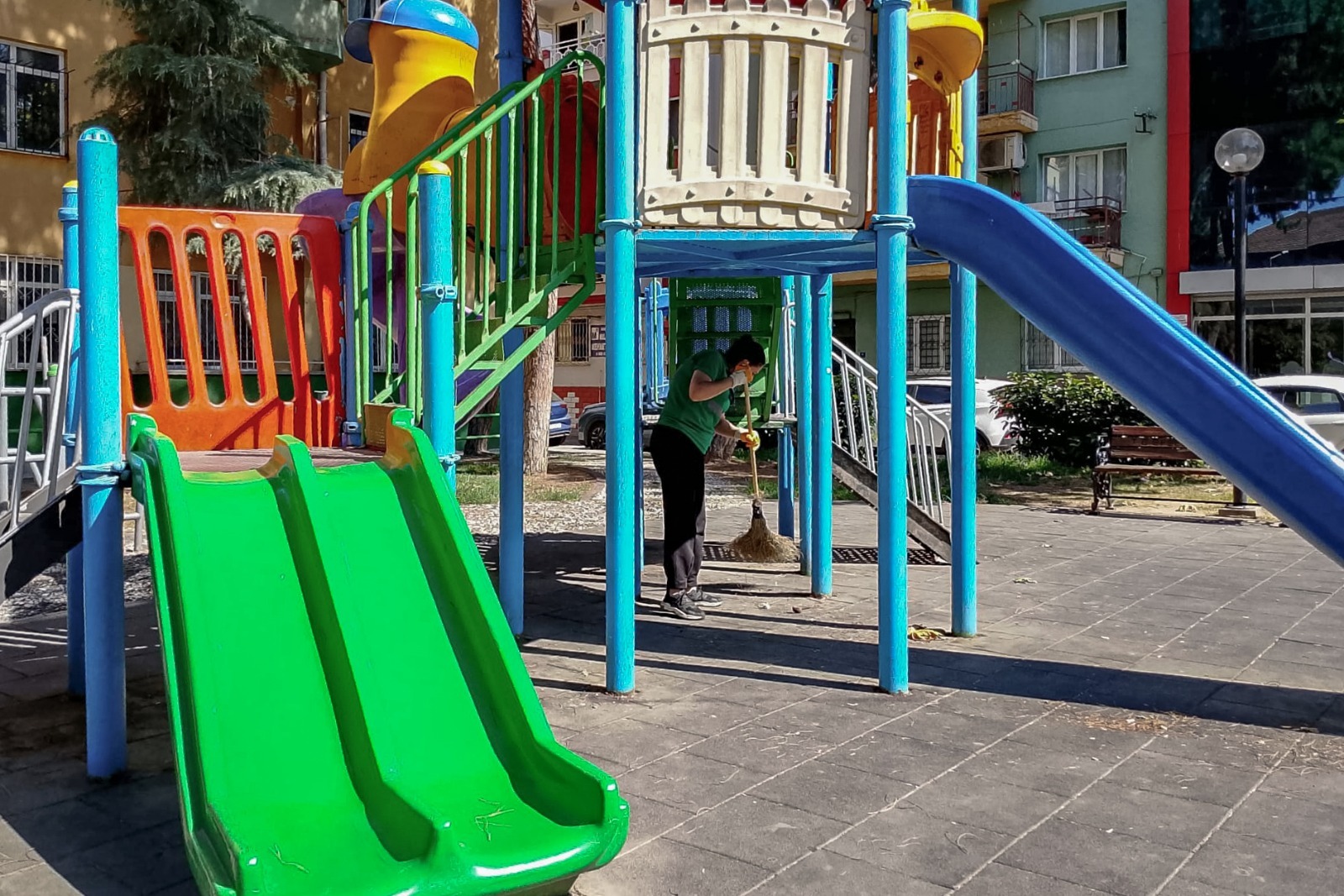 Efeler Parklarina Anne Eli Degiyor 582319 47C1B2Ce3Af9442F4A28A4B7600Fee54