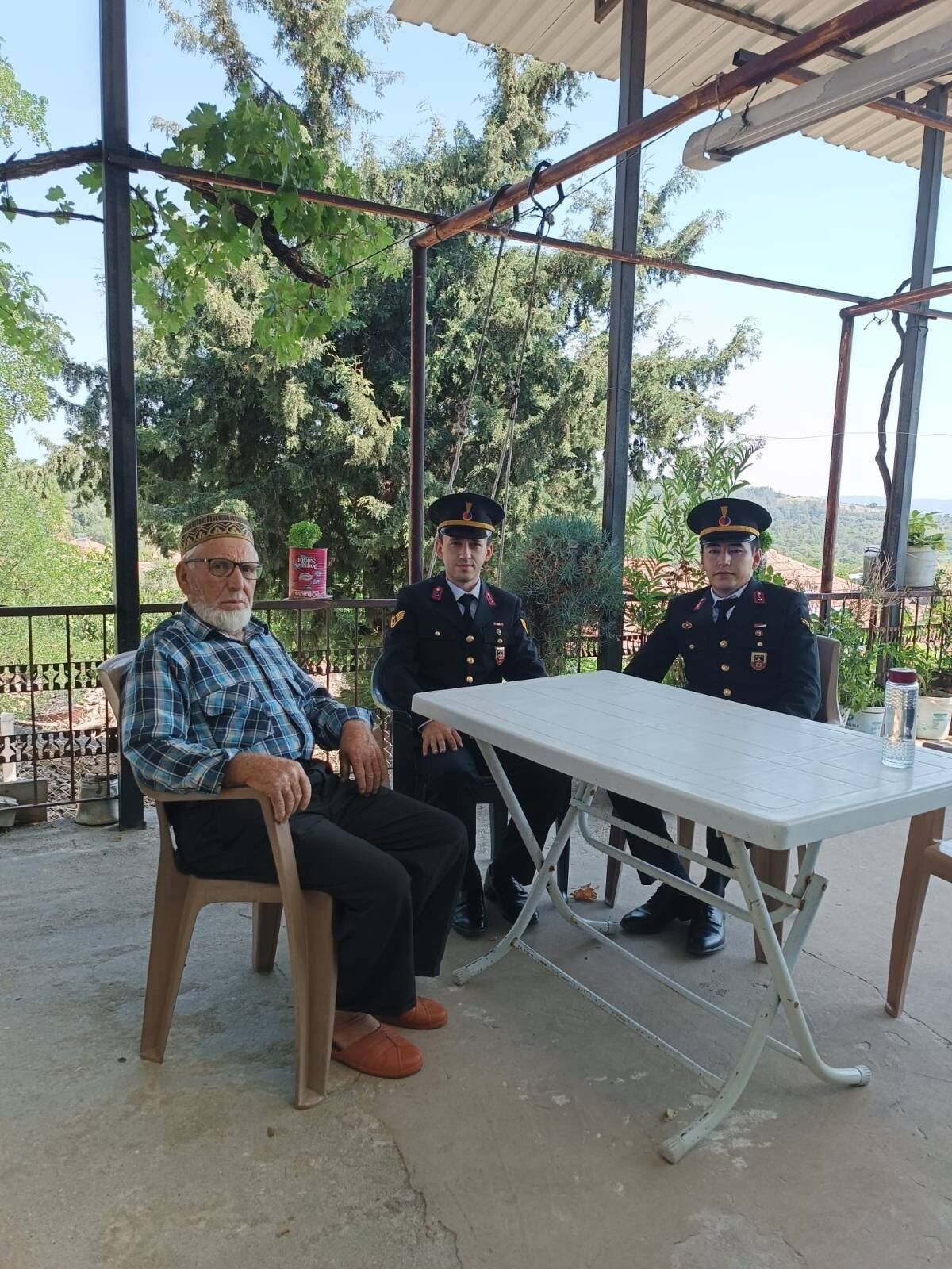 Jandarmadan Aydindaki Sehit Ve Gazilere Vefa 583945 7E905378E3940F1Cbec95902E32Cc9C9
