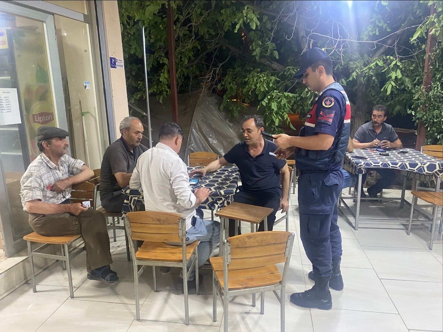 Karacasu’da jandarmadan sıcak nokta uygulaması: Aranan 2 şüpheli yakalandı