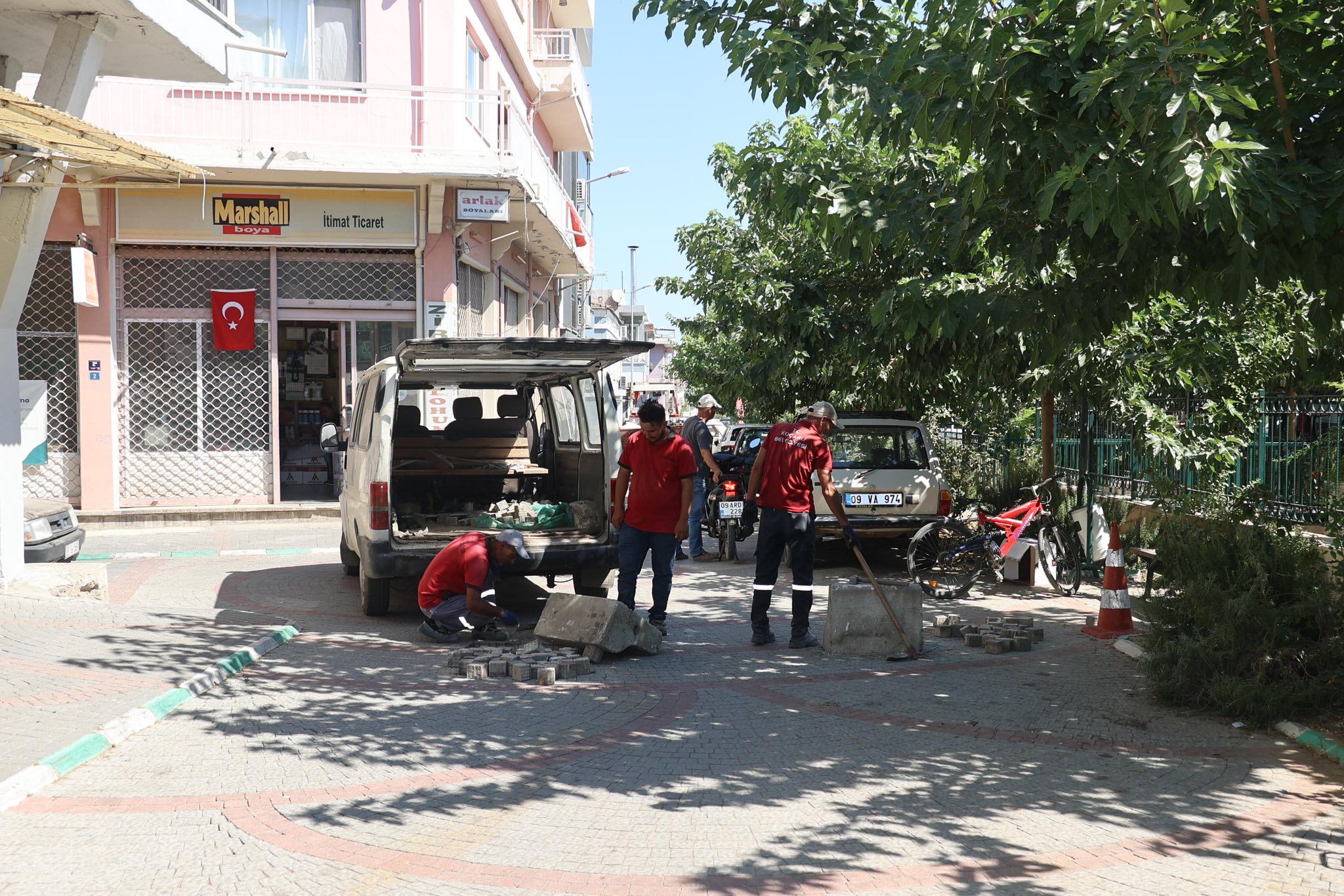 Kocarli Belediyesinden Trafige Kapali Alanlara Cozum Beton Bariyer Yerlestirildi 585683 3C3496Eb47E037863A8D8B4437B3Adb3