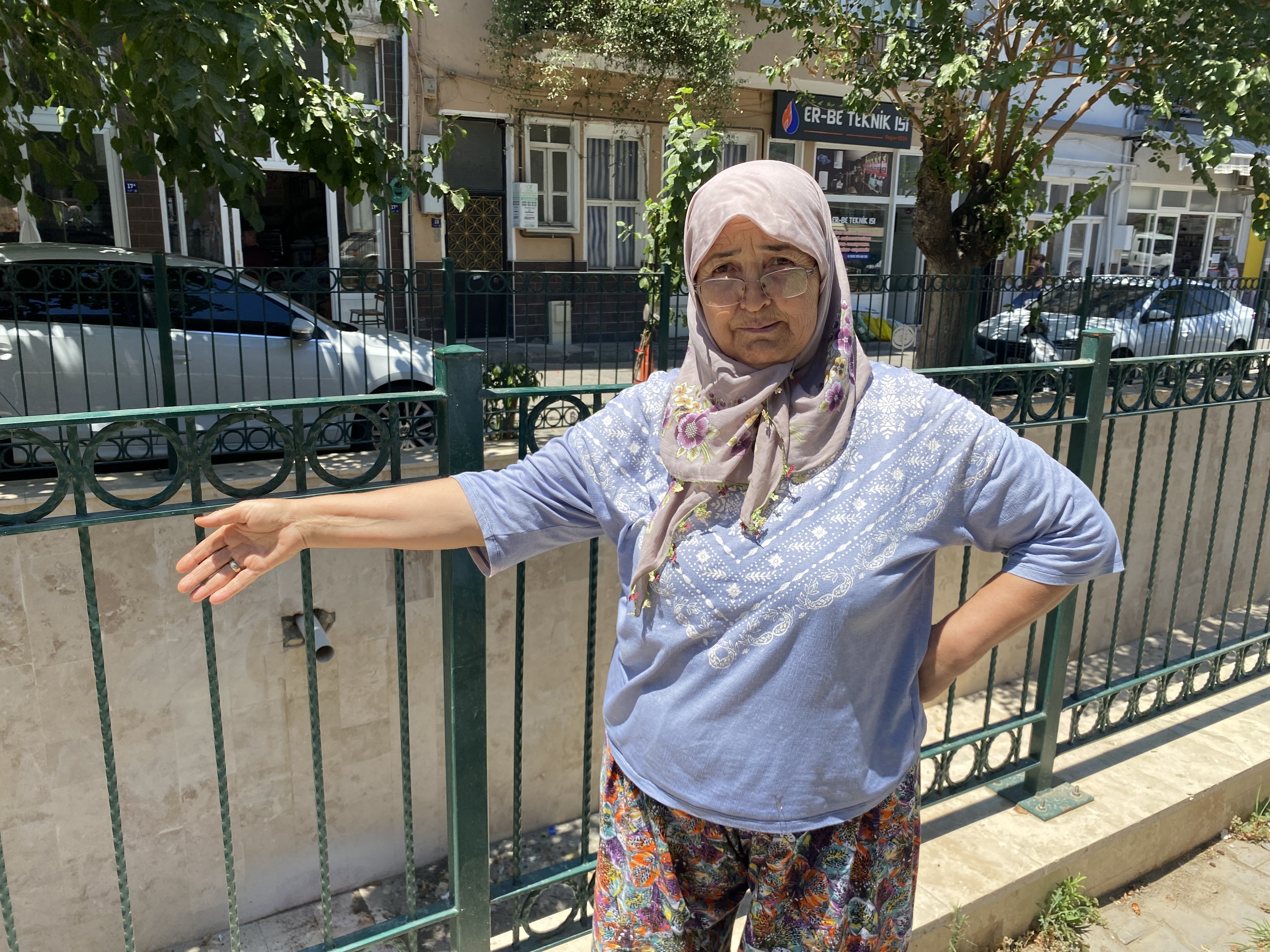 Koçarlı’da bir dere meselesi: “Kokudan duramıyoruz”