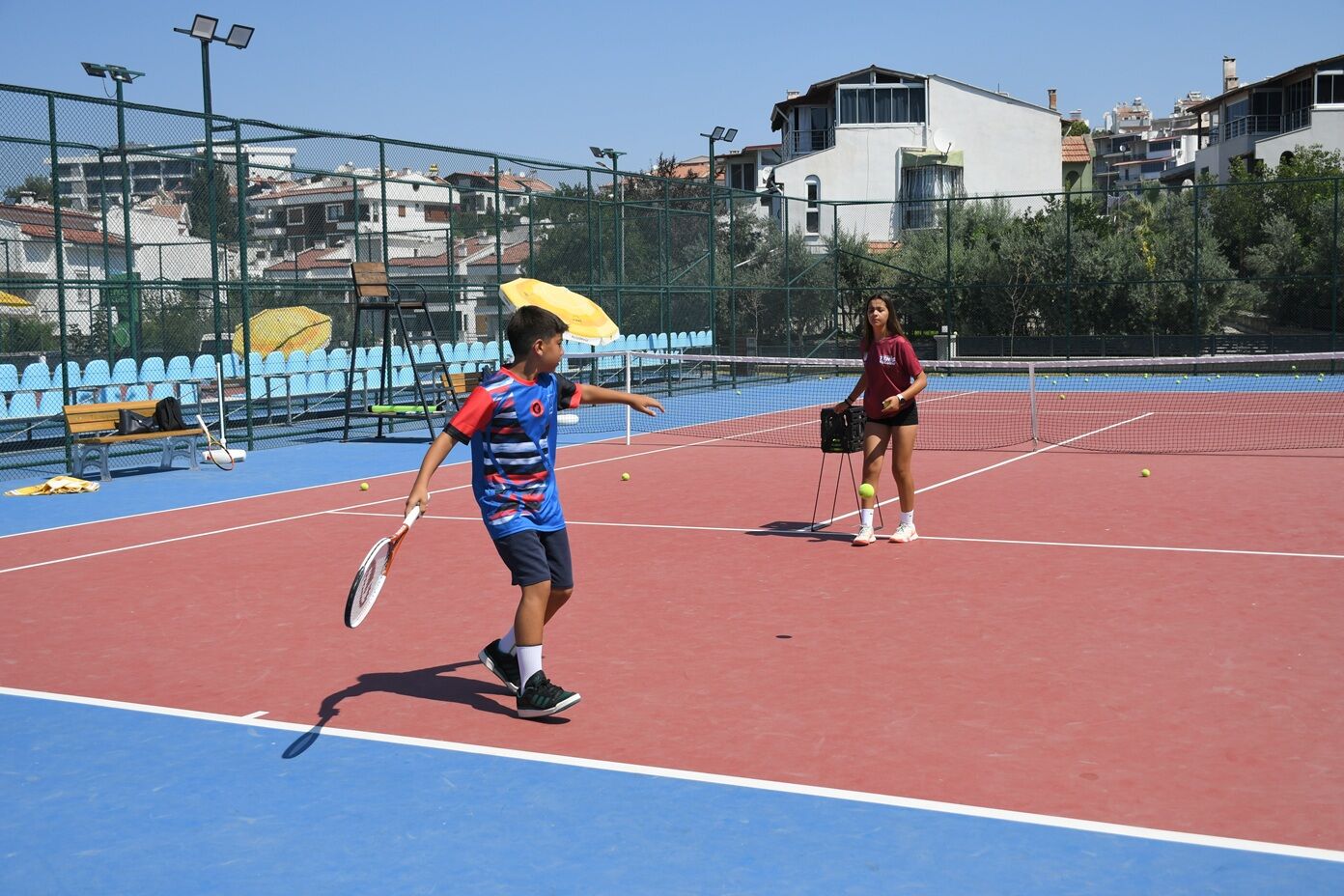Kuşadası Belediyesi'nden geleceğin sporcularına ücretsiz eğitim desteği