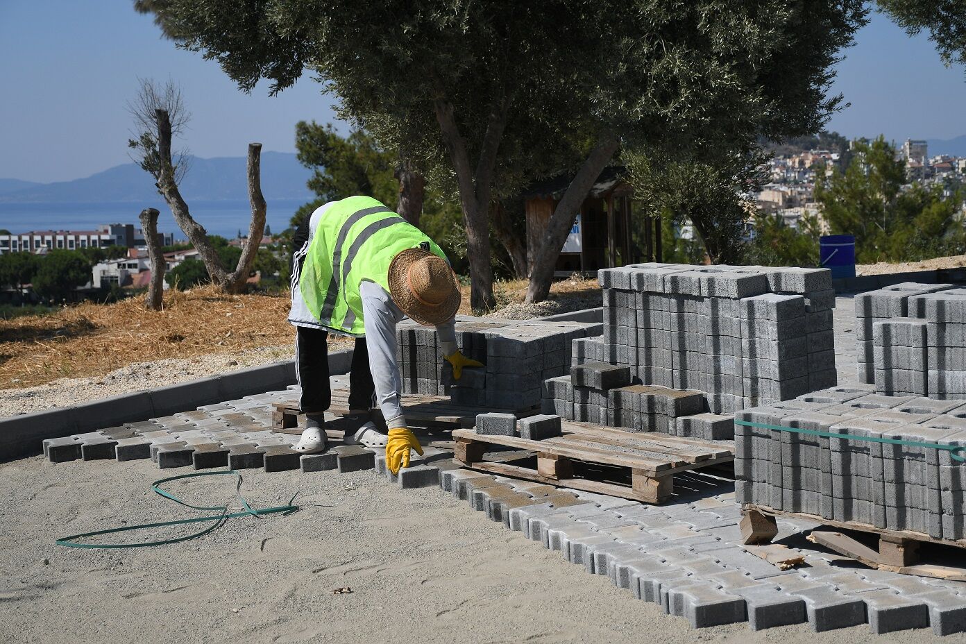 Kusadasi Belediyesinden Kadinlar Denizi Mahallesinde Yol Yenileme Calismasi 585804 F654Fbd042506B880A58E169B9B93858