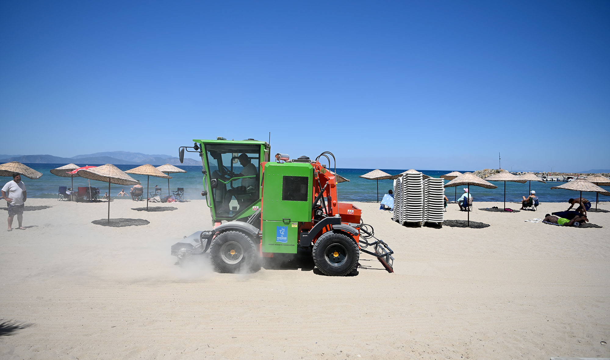 Kusadasi Plajlarina Son Model Kum Temizleme Araci 579830 05417243394256B6Cbbda624E0D0062F