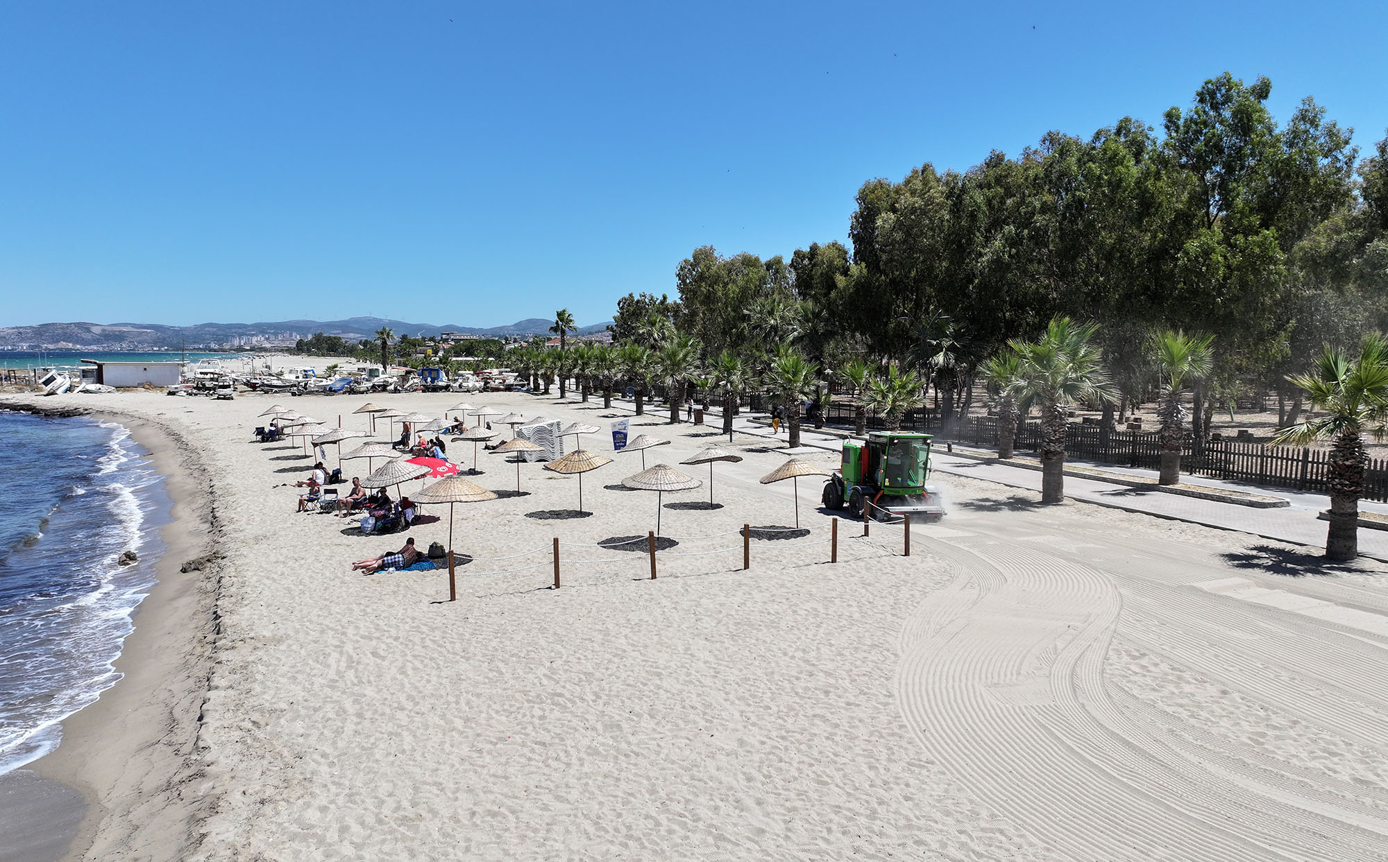 Kusadasi Plajlarina Son Model Kum Temizleme Araci 579830 Fd2395Ff29Dcc42C0Cc4222895E22682