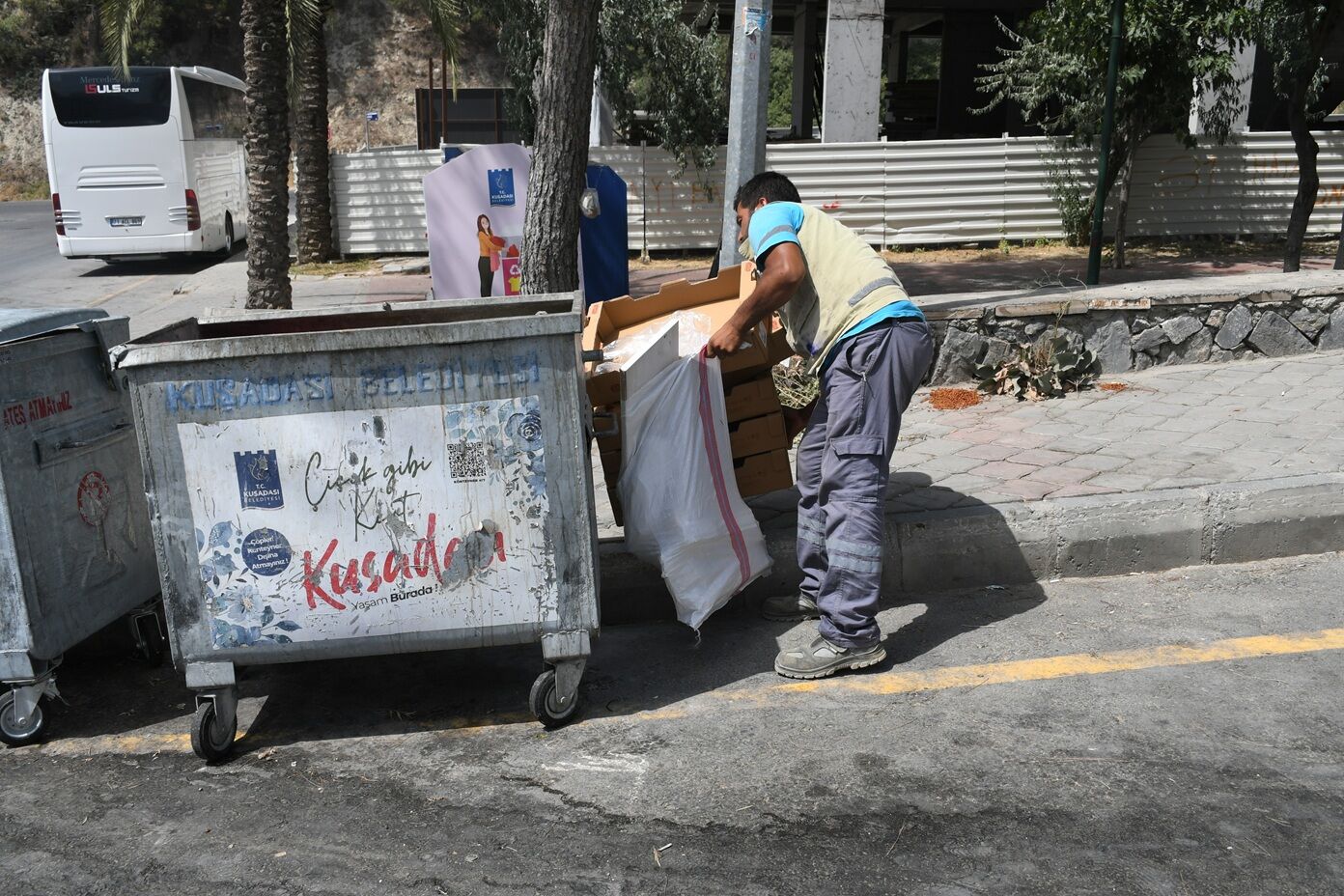 Kusadasinda Temizlik Seferberligi 586989 D115419C2Ebf2830D132271B0Fc84096