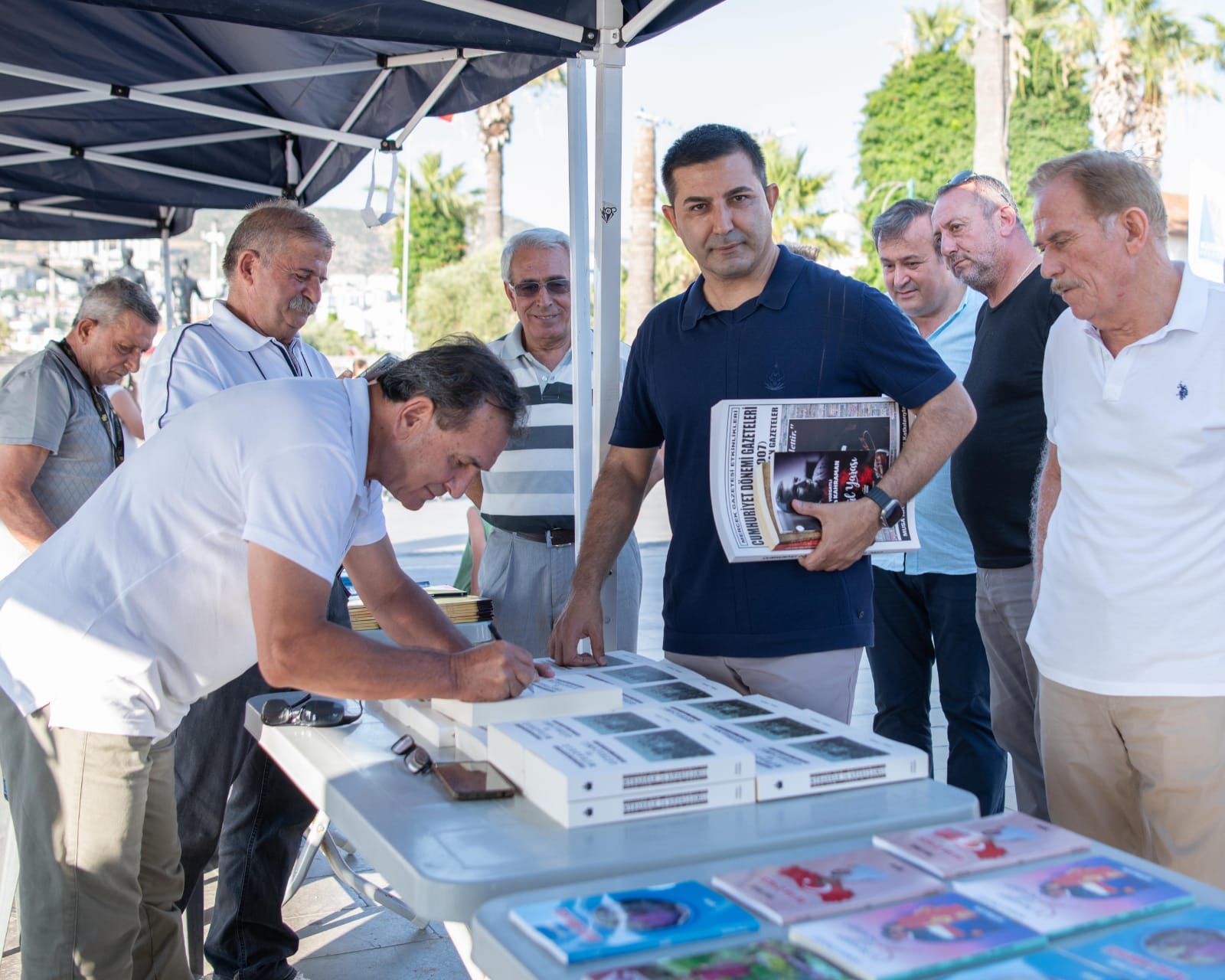 Kuşadası'nda yazarlar şenliği başladı