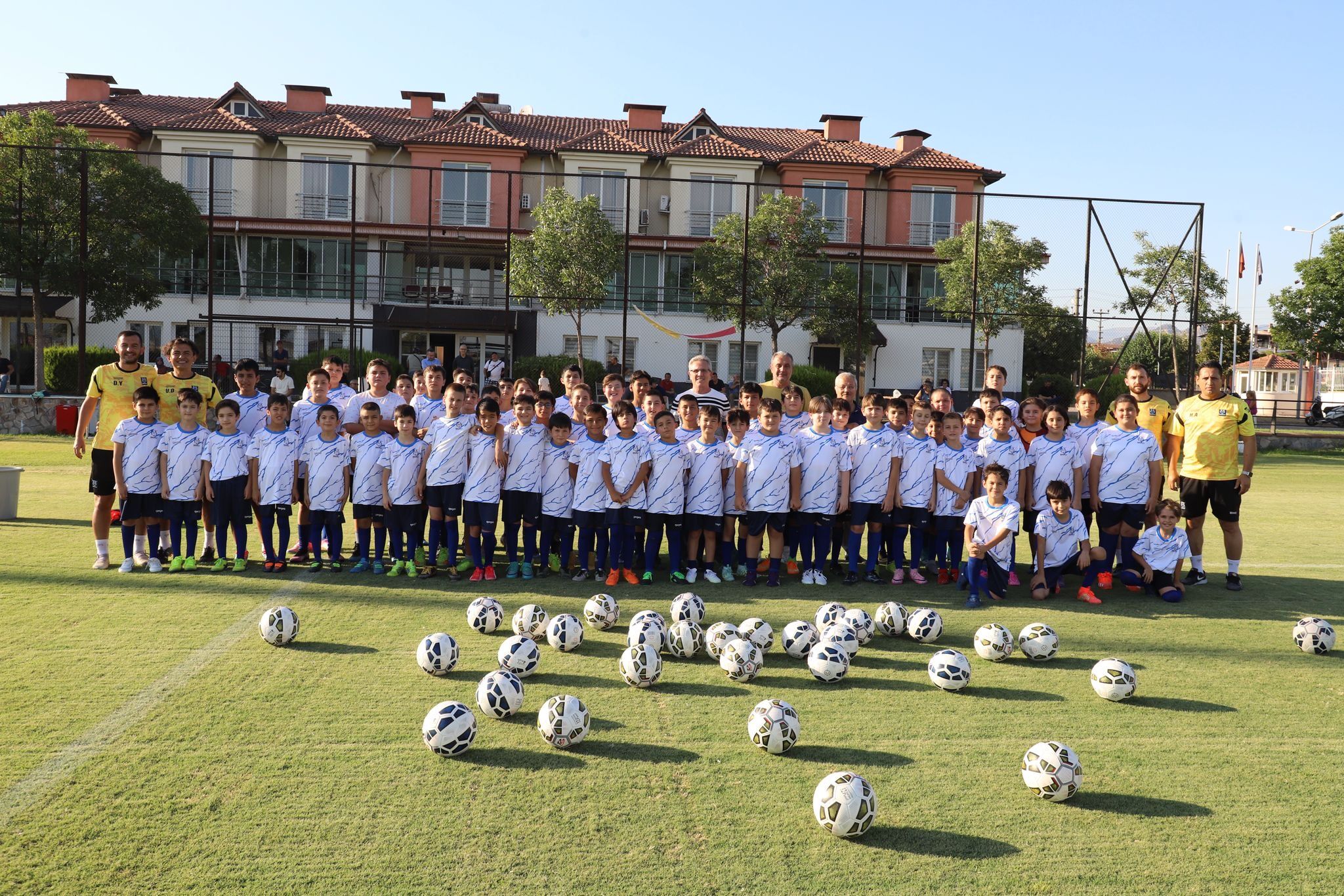 Nazilli Belediyesi Yaz Futbol Okulu Faaliyete Basladi 585745 7D851A1143A75B36Eee2C29658Ebdbb2