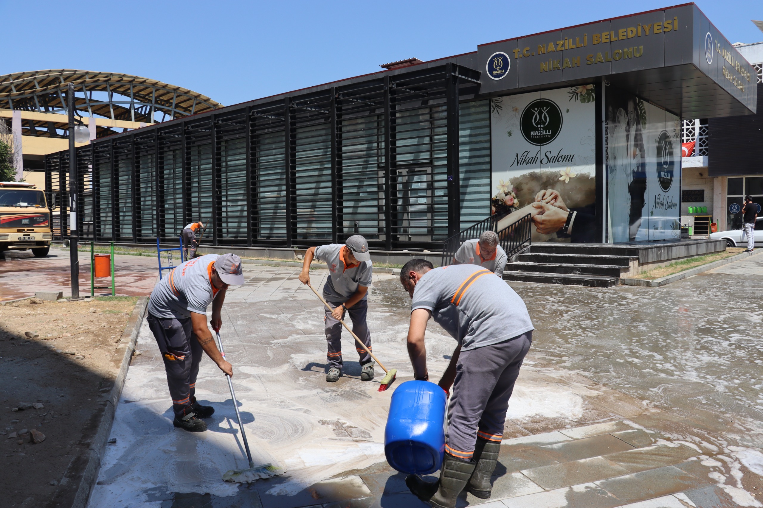 Nazilli meydanı pırıl pırıl oldu