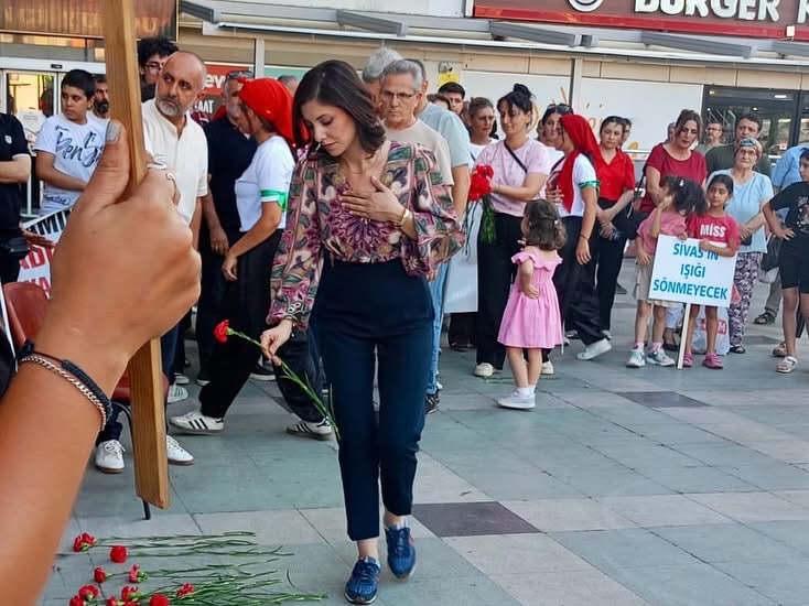 Nazilli’de Madımak Katliamı’nın 32. yılında duygulu anma: “Unutmadık, unutturmayacağız!”
