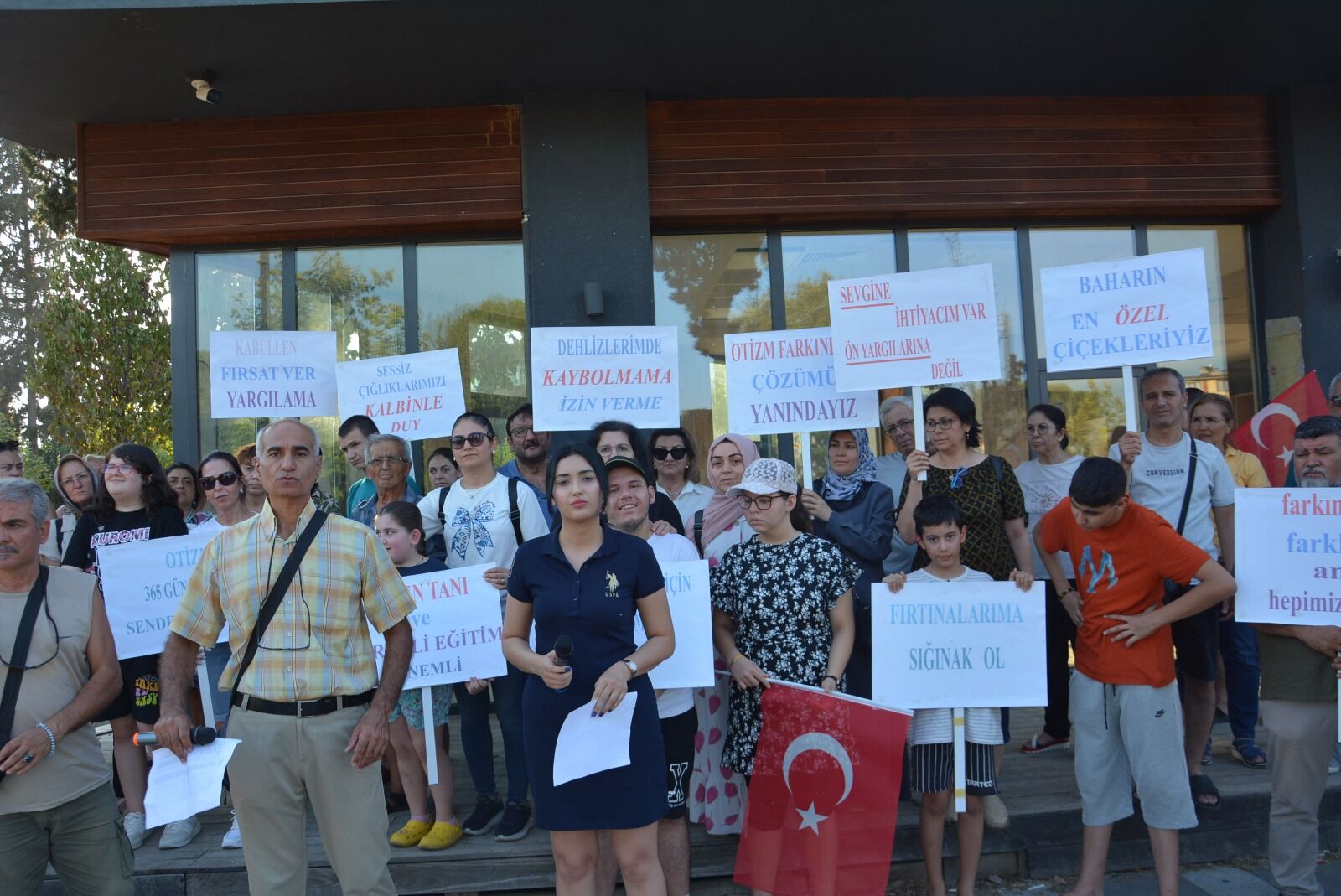 Nazilli’de Otizmliler sorunlarına dikkat çekti: “Biz de sevgi istiyoruz, önyargı değil”