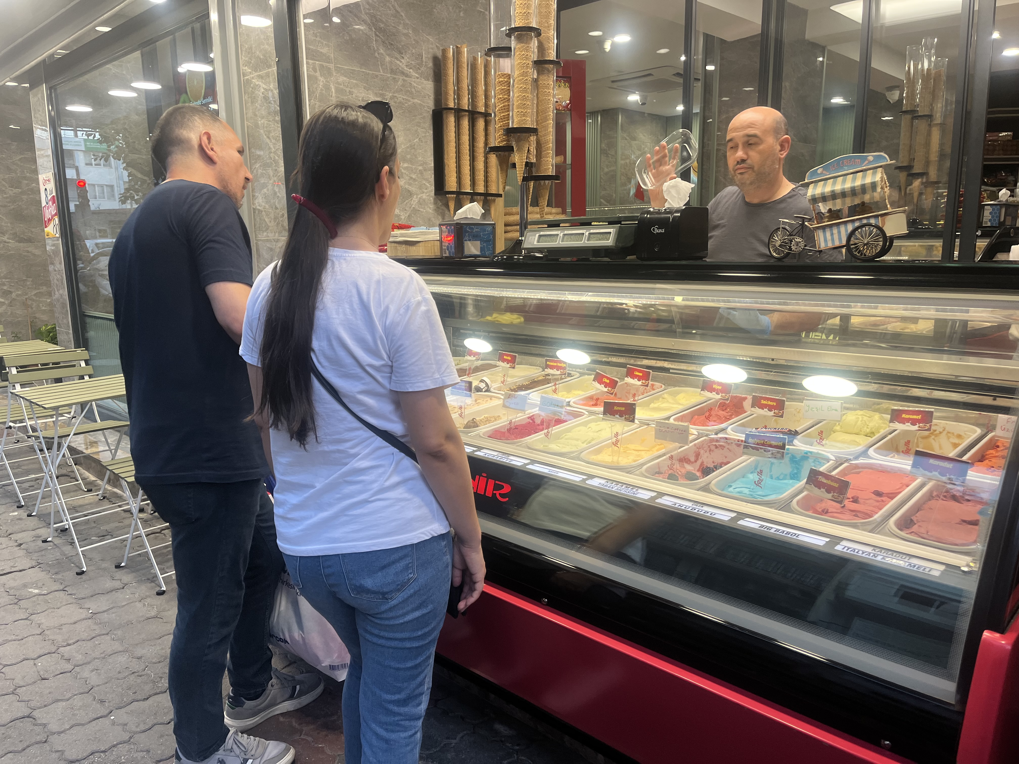 Nazilli’deki bu dondurmacı başka! Birbirinden ilginç 40’tan fazla çeşit