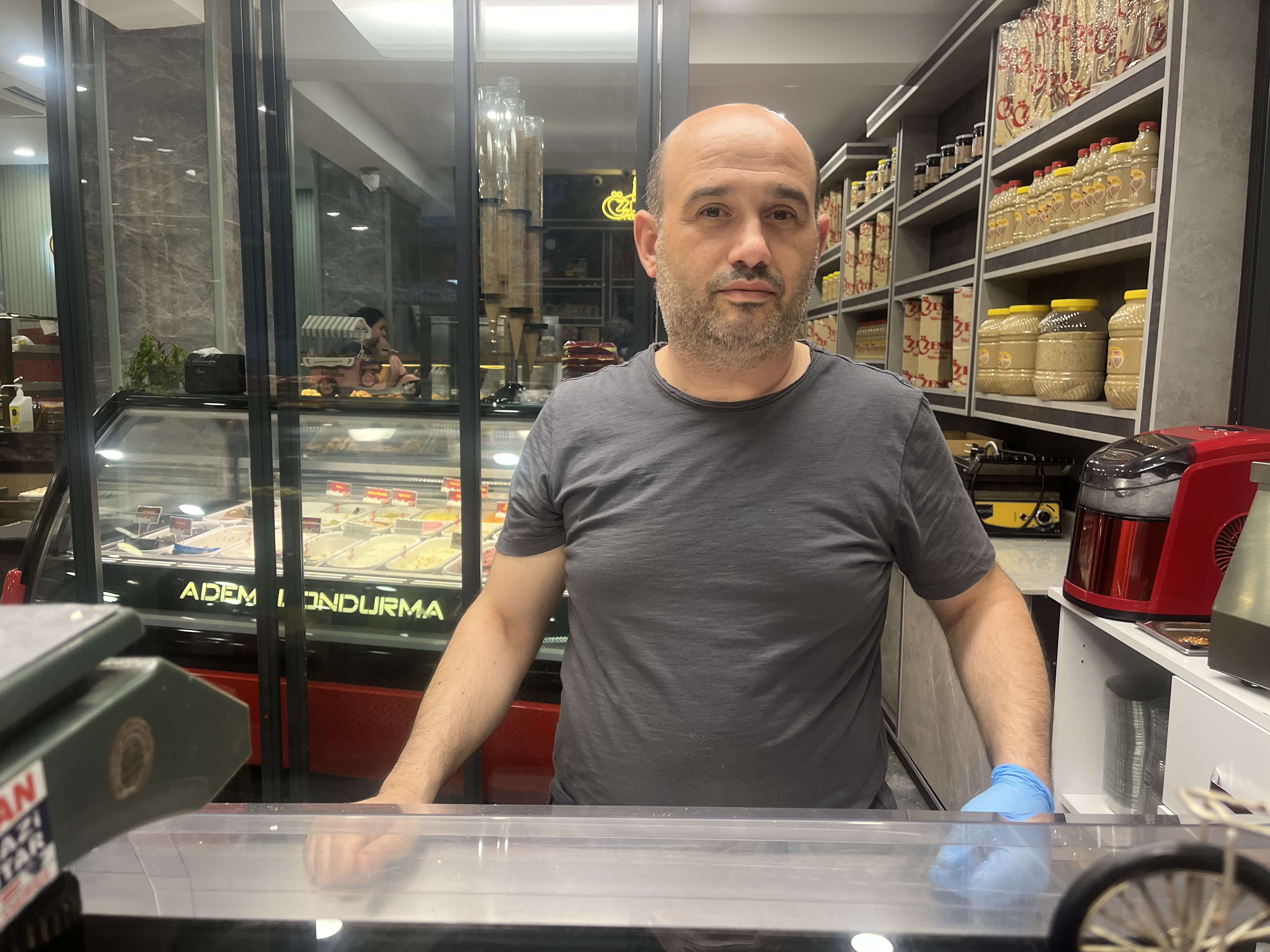 Nazilli’deki bu dondurmacı başka! Birbirinden ilginç 40’tan fazla çeşit
