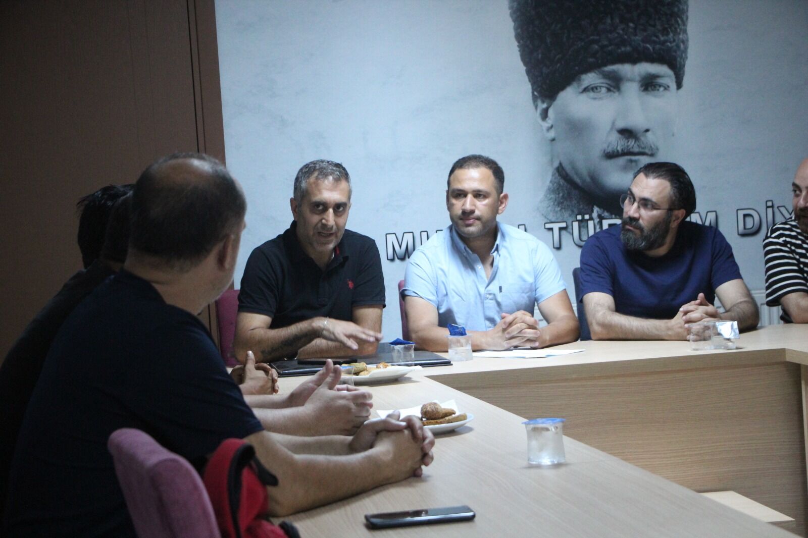 Nazillispor yönetimi taraftarlarla buluştu