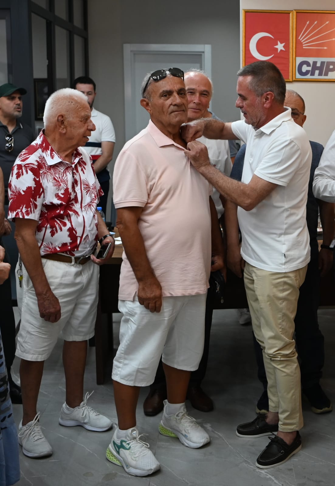 Kuşadası'nda rozet takma töreni düzenlendi 