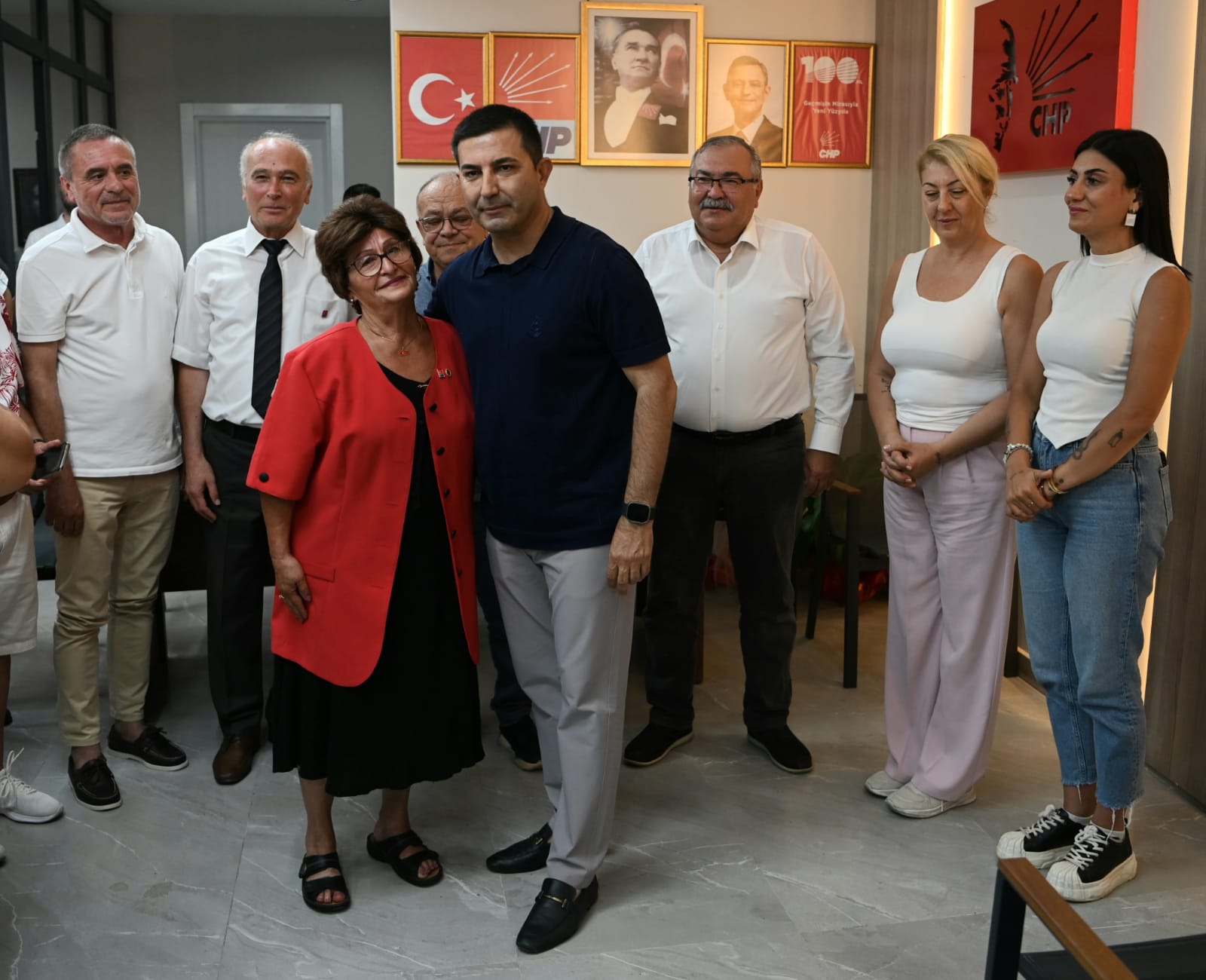 Kuşadası'nda rozet takma töreni düzenlendi 