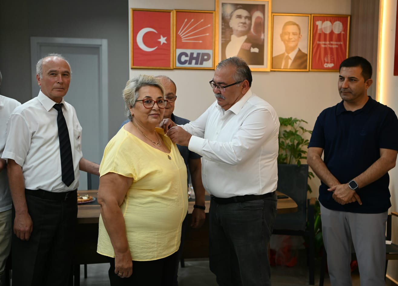 Kuşadası'nda rozet takma töreni düzenlendi 