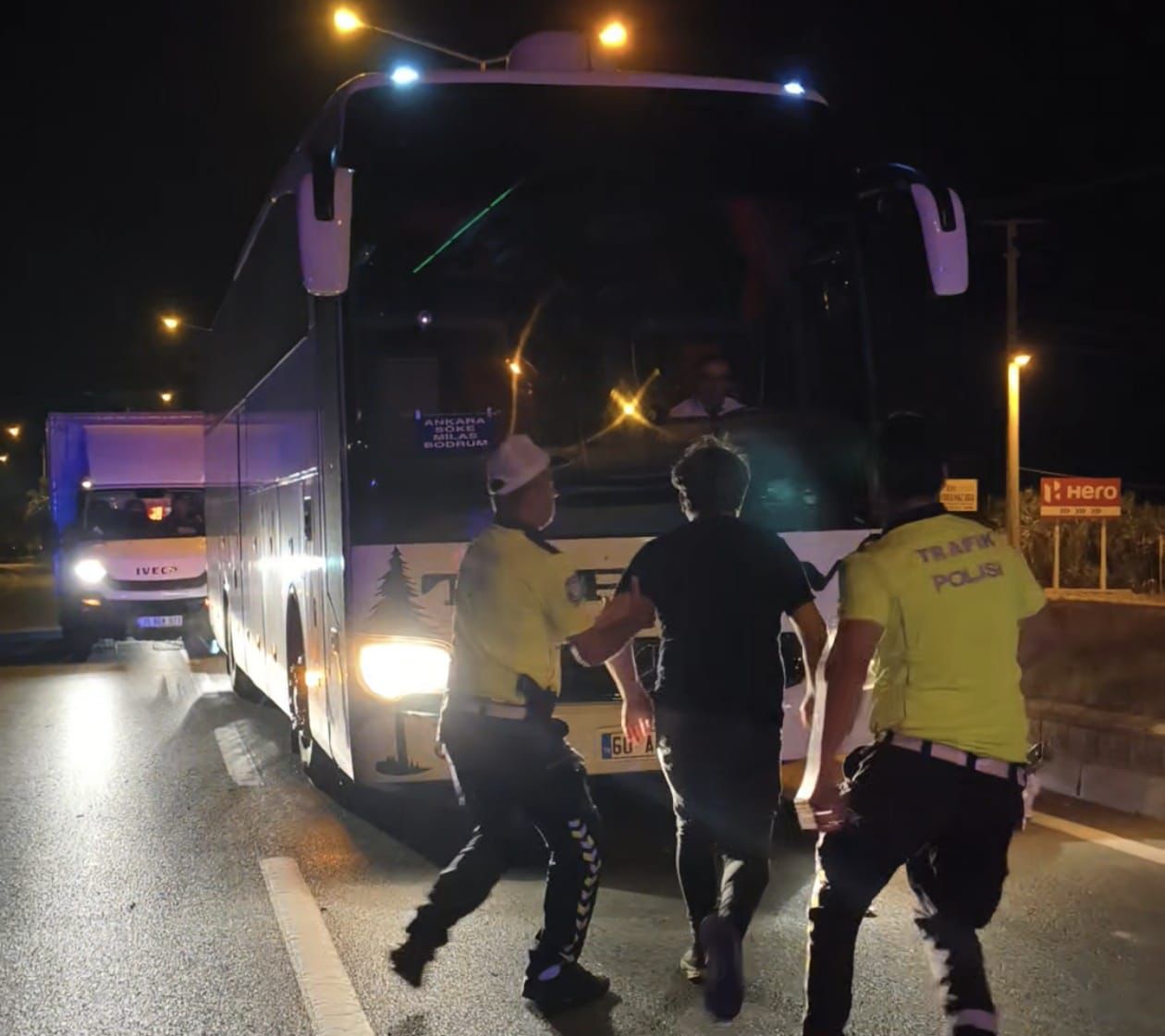 Nazilli’de olaylı gece! Alkollü sürücü ortalığı birbirine kattı