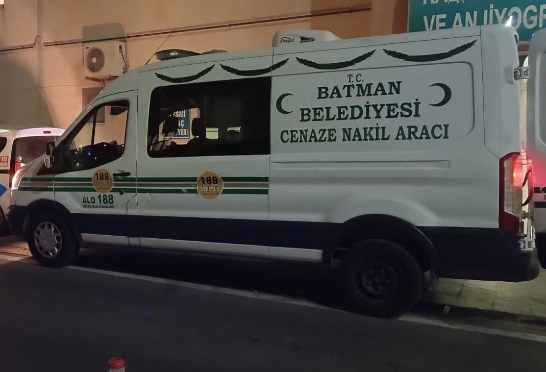 Ev bir anda kan gölüne döndü! Oğul annesini bıçakladı, Ağabey kardeşini öldürdü