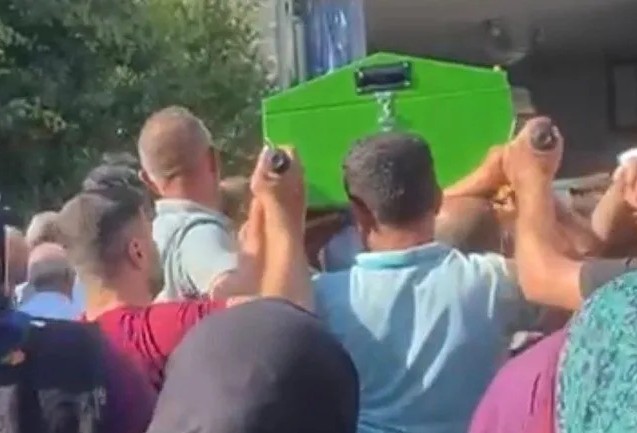 Kar maskeli caniler anneyi vahşice öldürdü! 12 yaşındaki oğlu ölü numarası yapıp hayatta kaldı