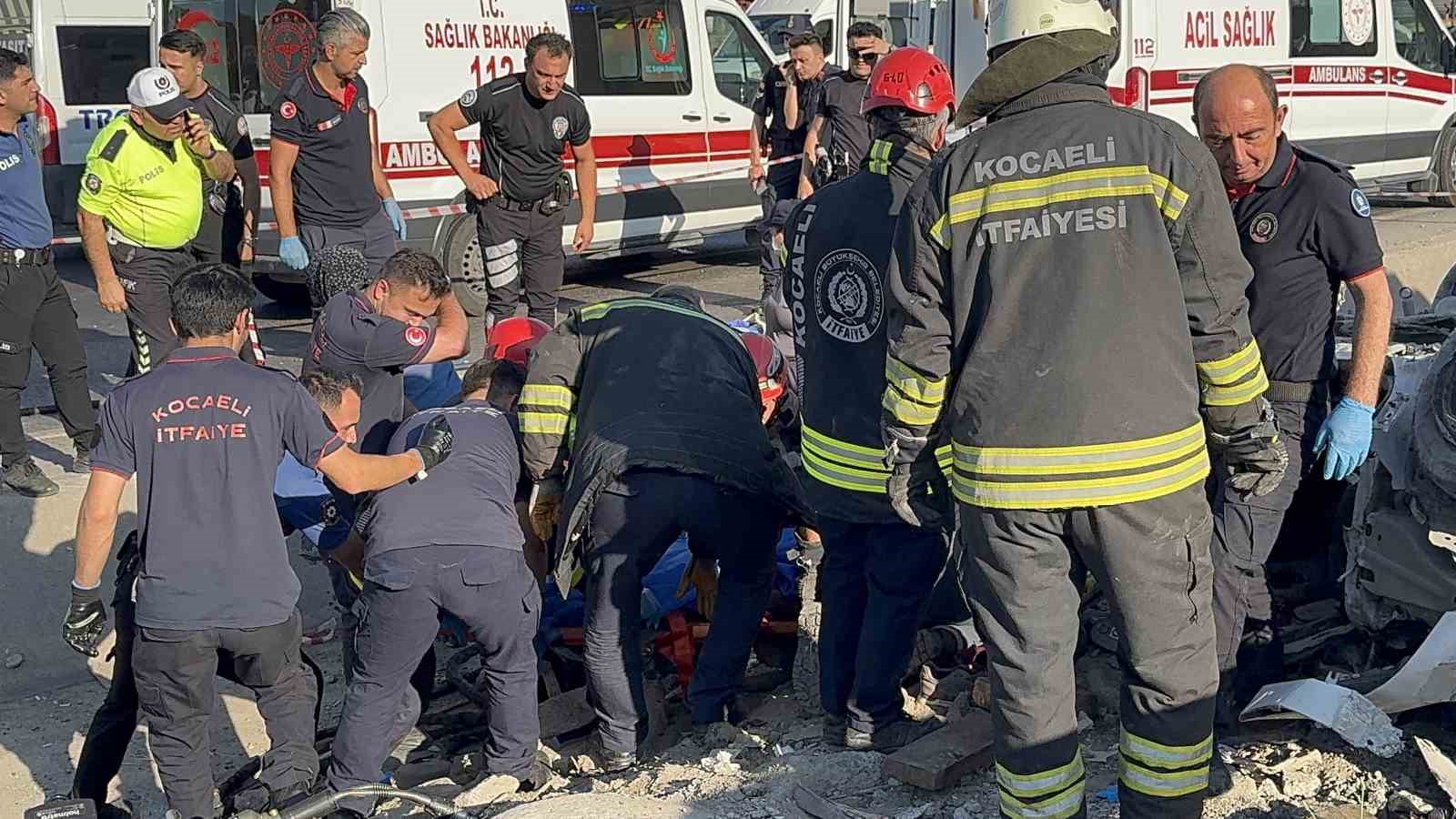 Katliam gibi kazada 5 kişi feci şekilde öldü! Ortalık bir anda kan gölüne döndü