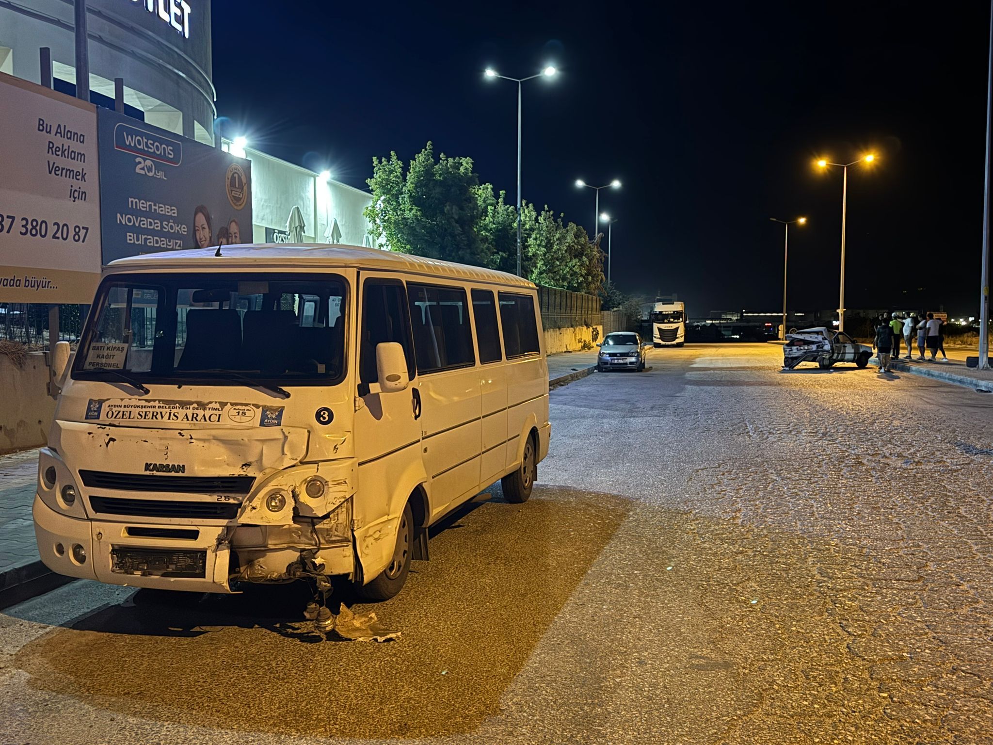 Aydın’da servis minibüsü otomobile çarptı! 2 yaralı