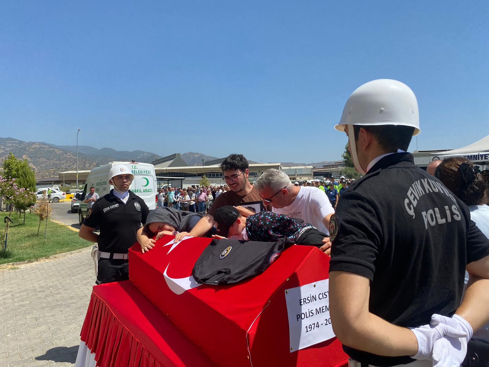 Aydın’da polis memuru son yolculuğuna uğurlandı
