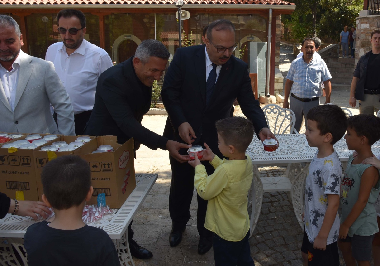 Canbolat öğrencilerle bir araya geldi