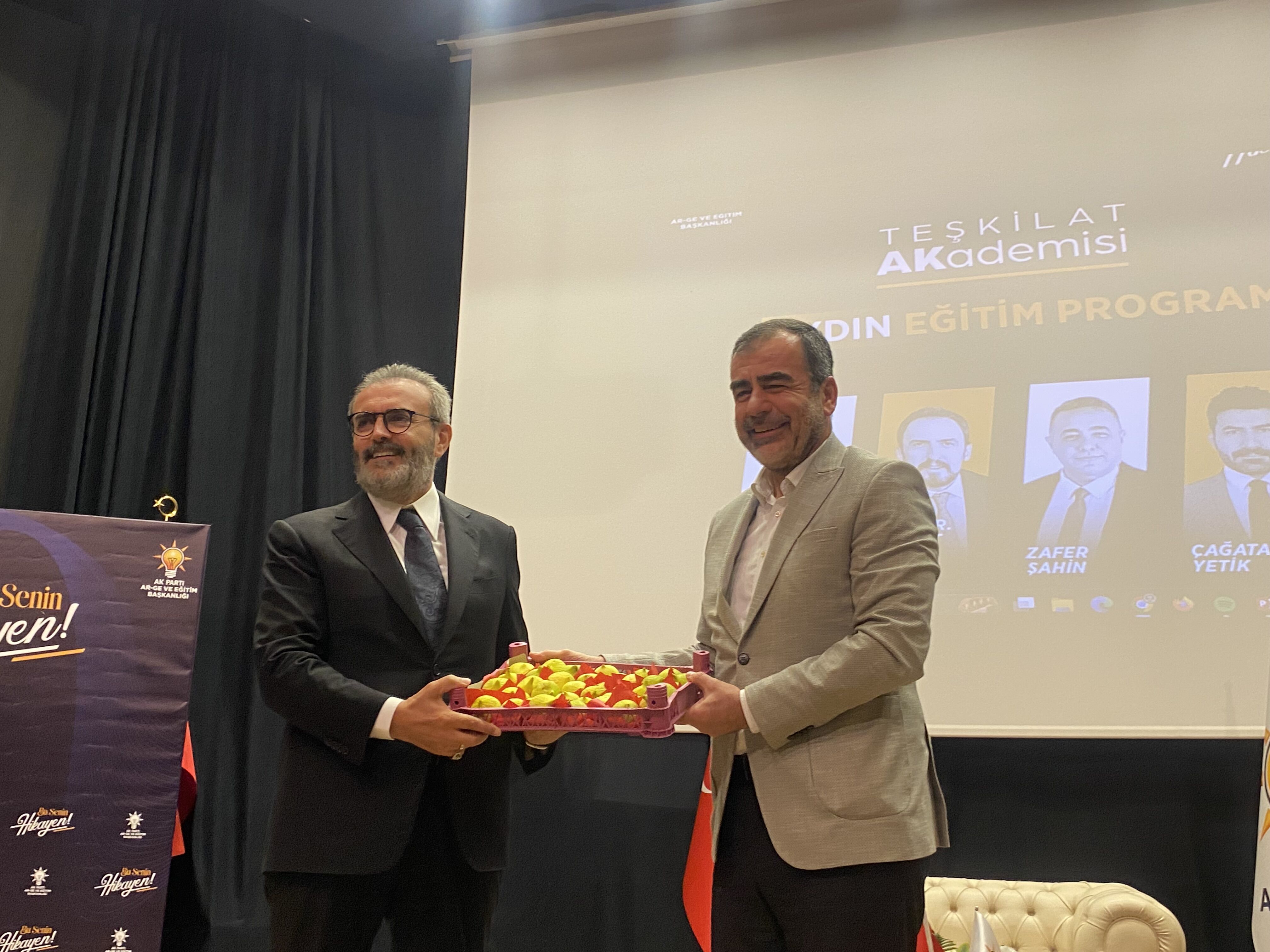 Ak Parti Aydin Egitim Programinda Bulustu Mahir Unali Agirladilar 588201 B38A81Dfd5Cf37Ae2D48Dbe1B6B1Af10