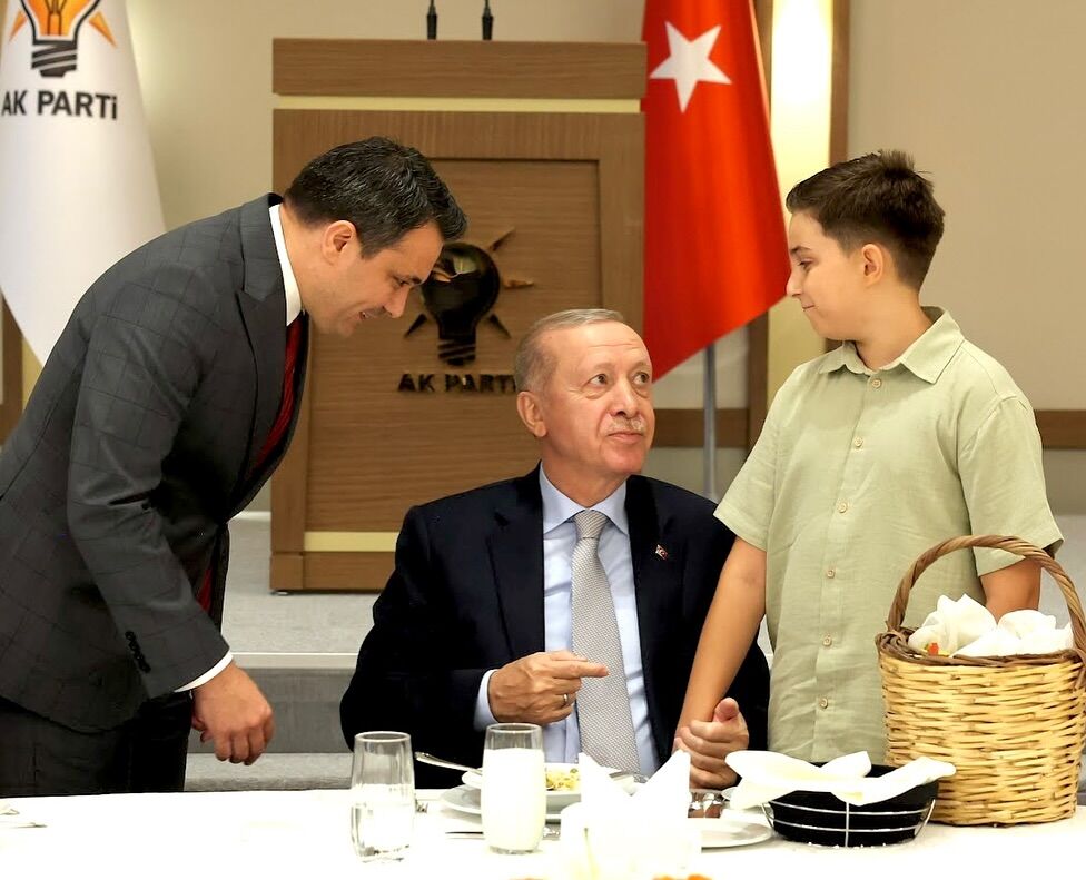 Ak Partili Tuncerin Oglu Cumhurbaskani Erdoganin Hayir Duasini Aldi 589478 Eafab1C461B046F16B91Beefe7859D6E