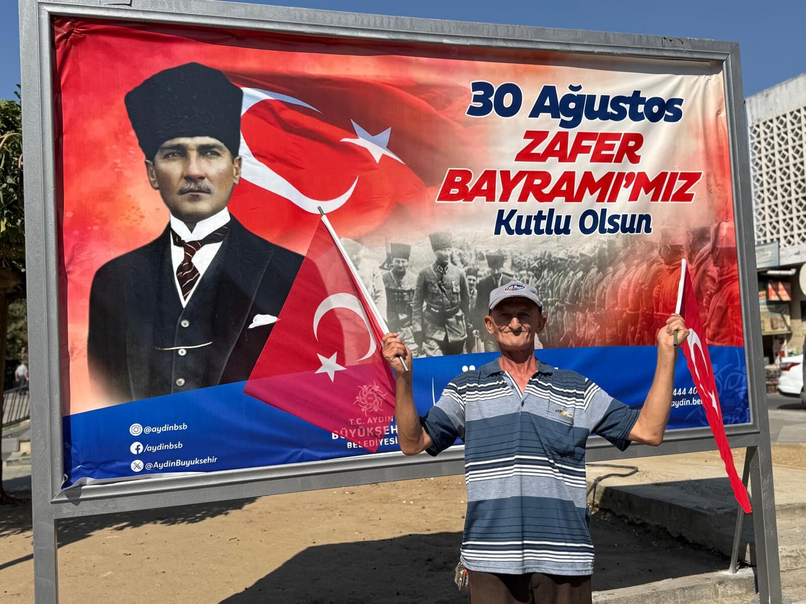 Aydin Buyuksehir Belediyesi 30 Agustos Coskusunu Kent Sokaklarina Tasidi Marslarla Suslenen Otobus Bayrami Ilce Ilce Dolasti 595347 A85A2F5C255259C6C6856C7D10F4611D