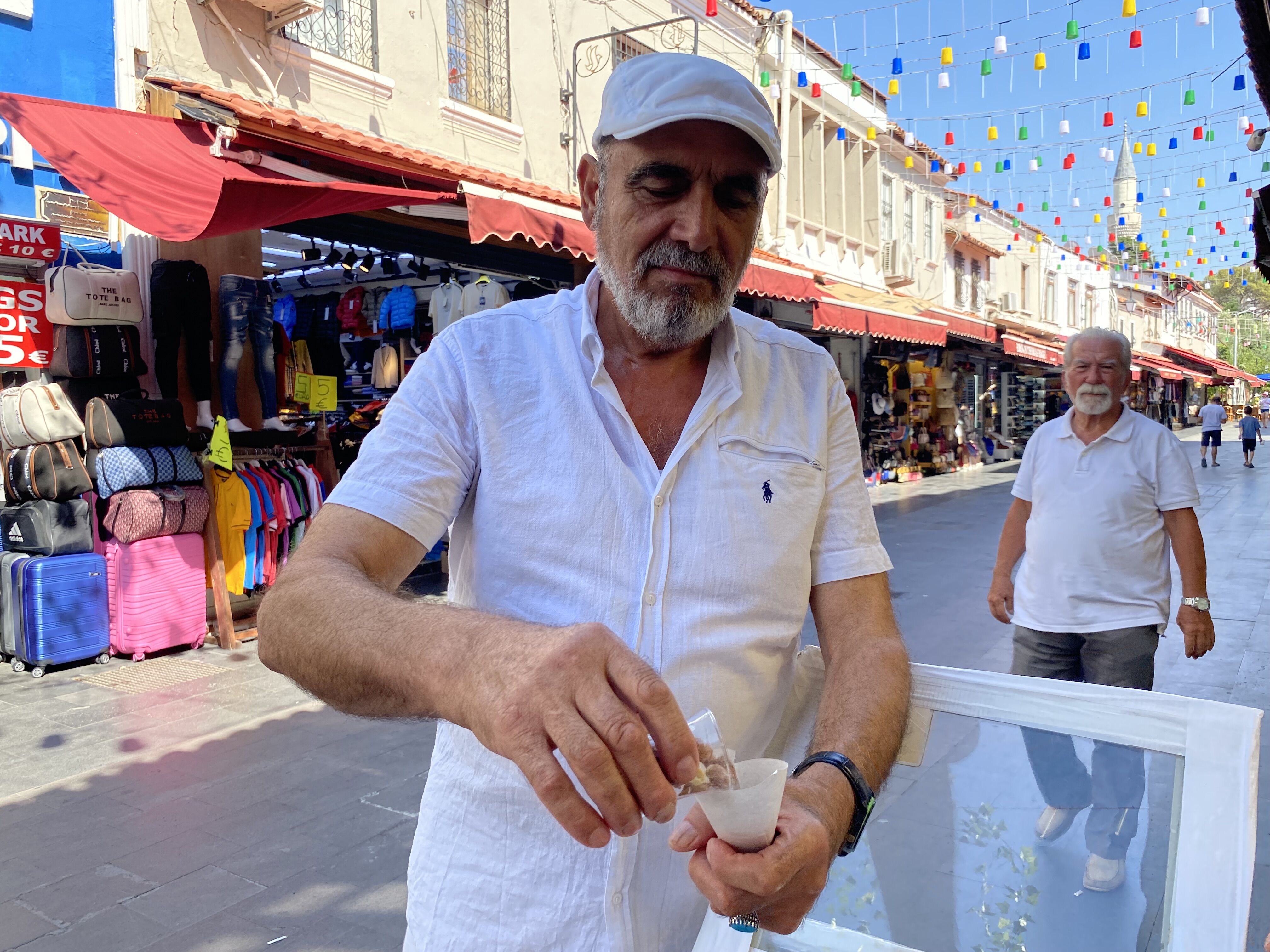 Aydın’da bir günlüğüne fıstık satmaya gelmişti: 23 yılını burada devirdi
