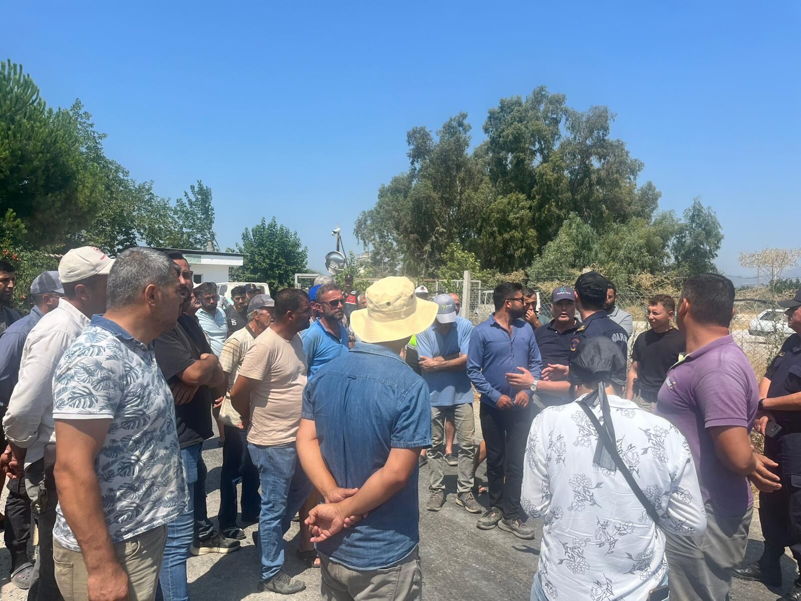 Aydın’da çiftçiler eylem yaptı: Susuzluk isyan ettirdi