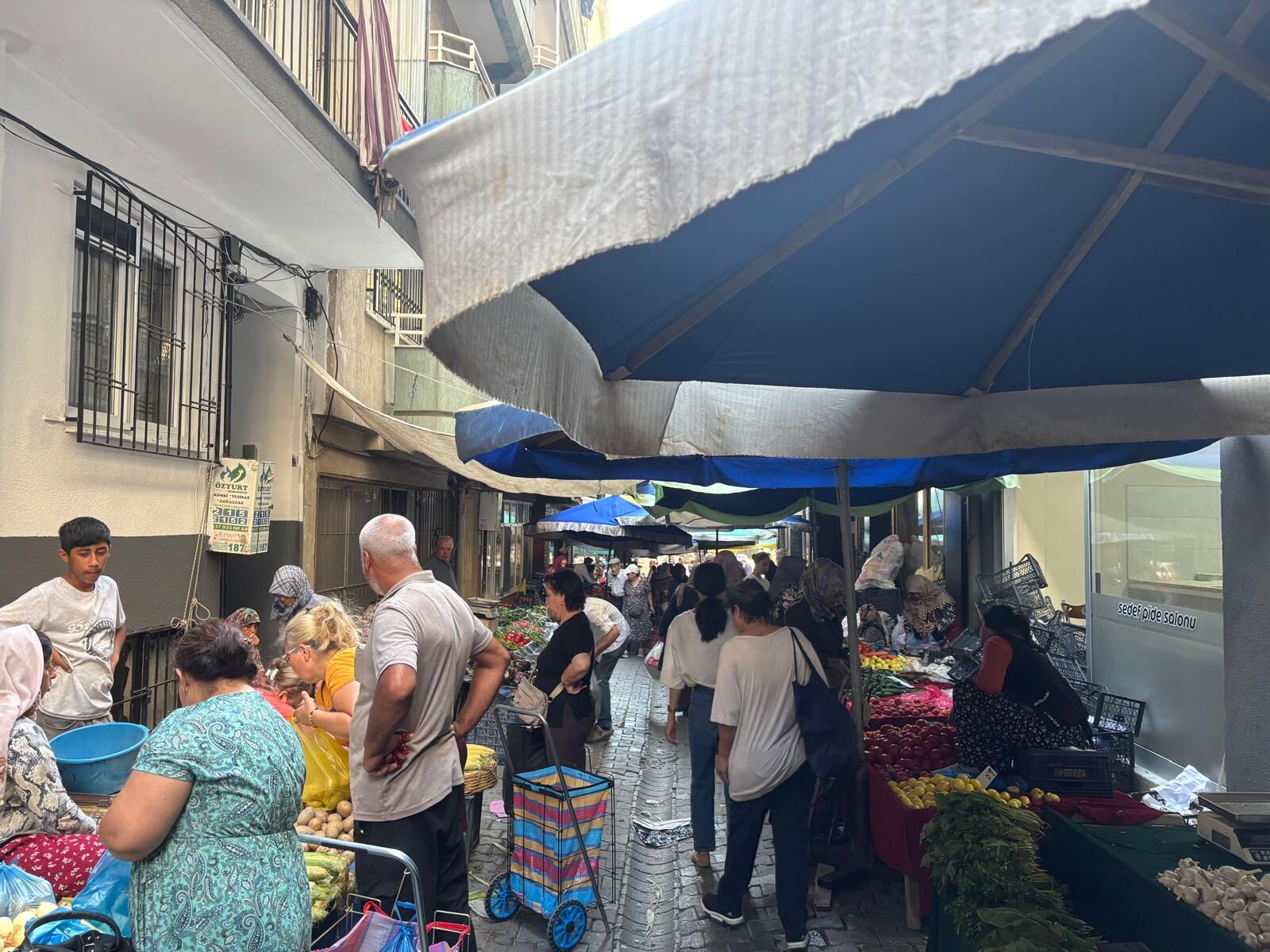 Aydın’da kışlık telaşı:  Domatese ve bibere yoğun ilgi