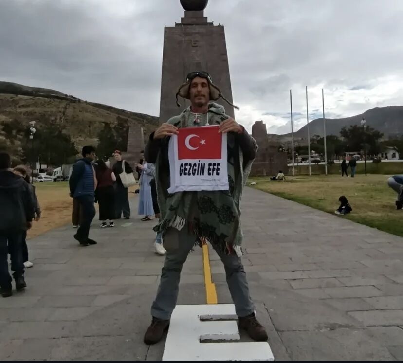 Aydinli Gezgin Dunyanin Ortasinda Zeybek Oynadi 589209 F9E224E917B5296093C1Badbfb761957