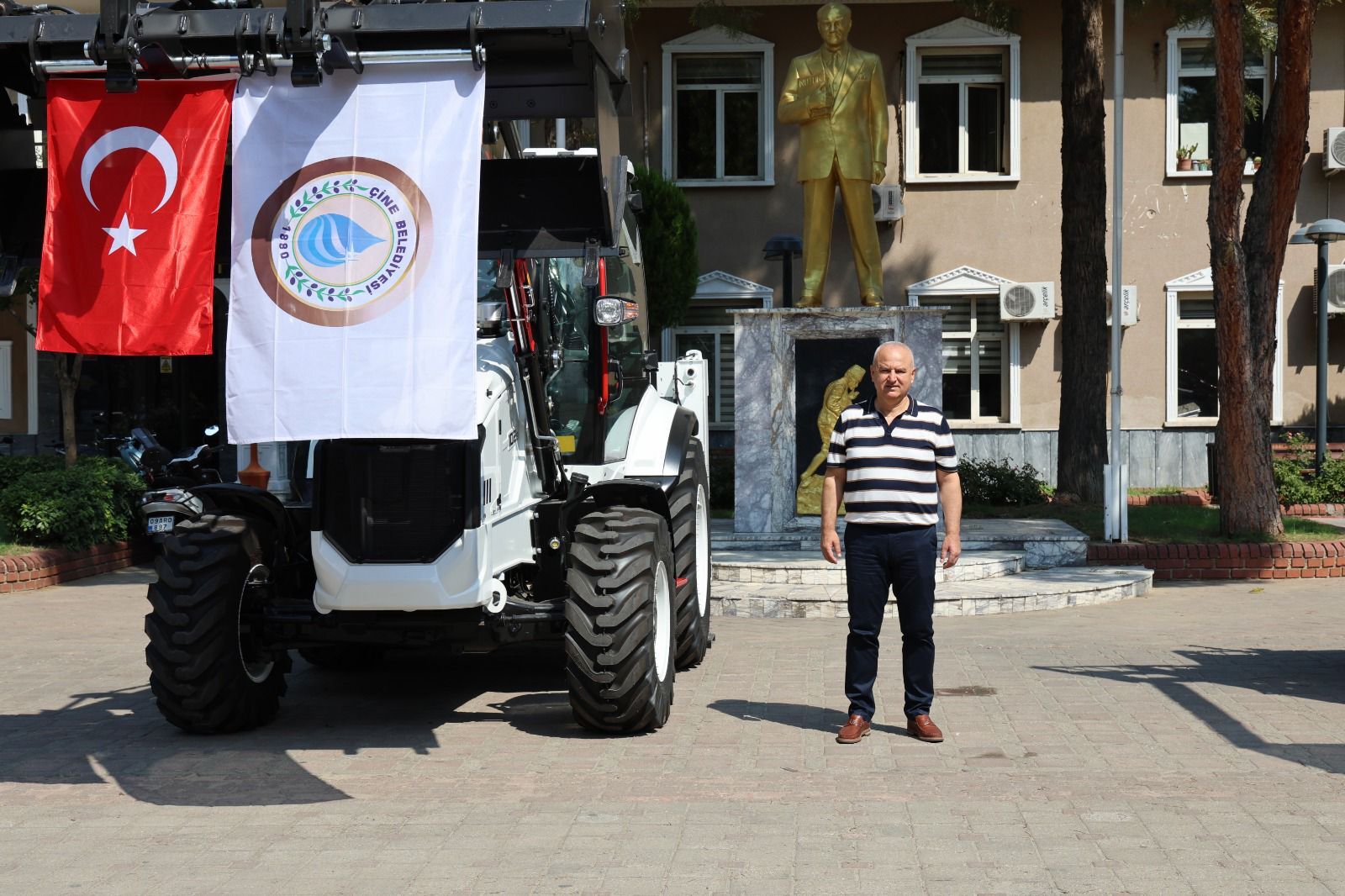 Baskan Mehmet Kivrak Cineye Yeni Is Makineleri Kazandirdi 591378 B420E61Ac22668Afe069851A5Bceef71