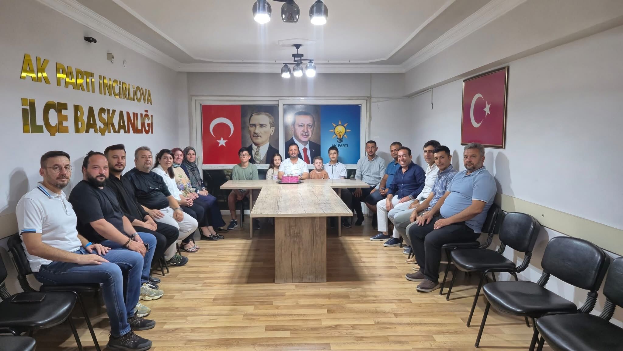 Başkan Mehmet Yüzbaşıoğlu'na sürpriz doğum günü kutlaması