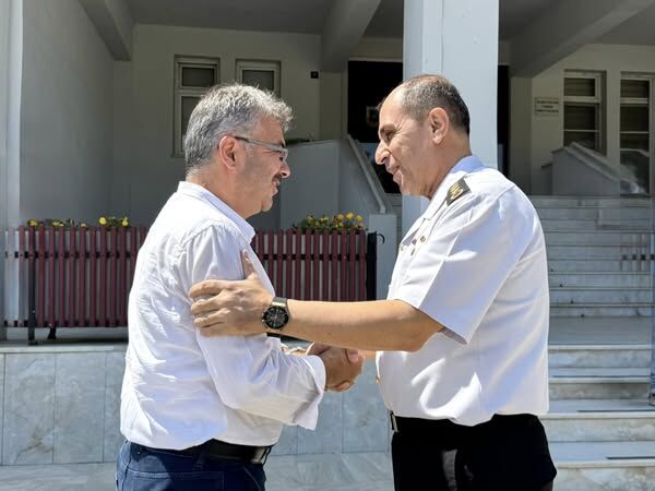 Komutan Aldemirden Aydina Veda Ak Partili Omer Ozmenden Aldemire Anlamli Ziyaret 589444 412B0C8336A484Ab2Acd6C0F7E28639D