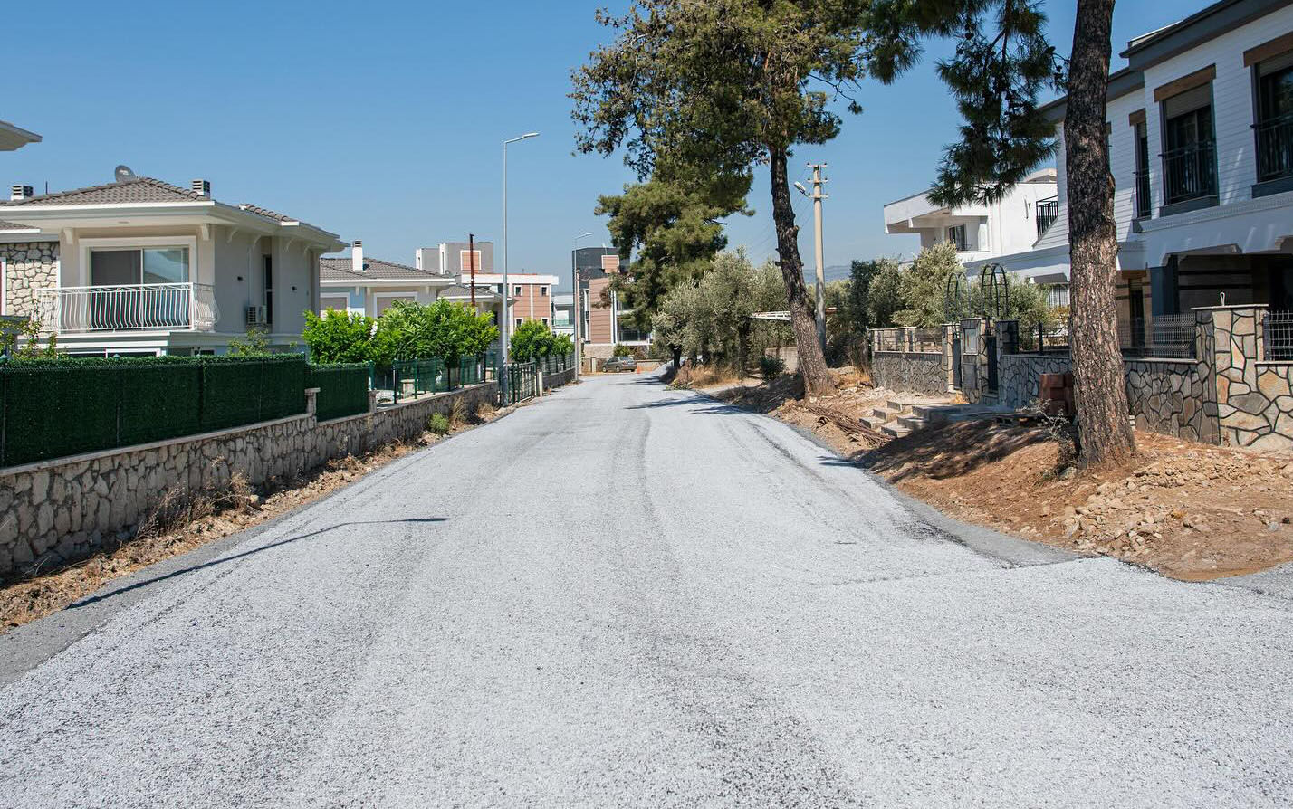 Kusadasi Belediyesi Ekiplerinden 724 Yol Mesaisi 594472 6994851164D75A771D39C6385Cd8Bf1F